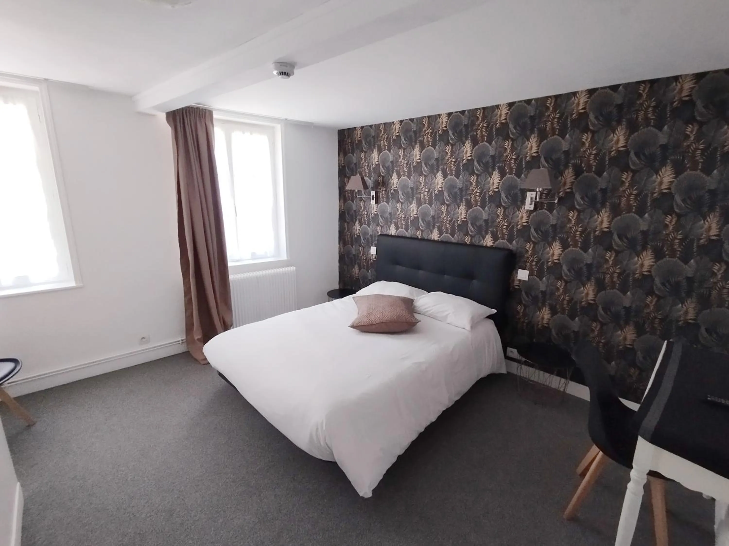 Bed in Les Cascades - Hôtel de Charme