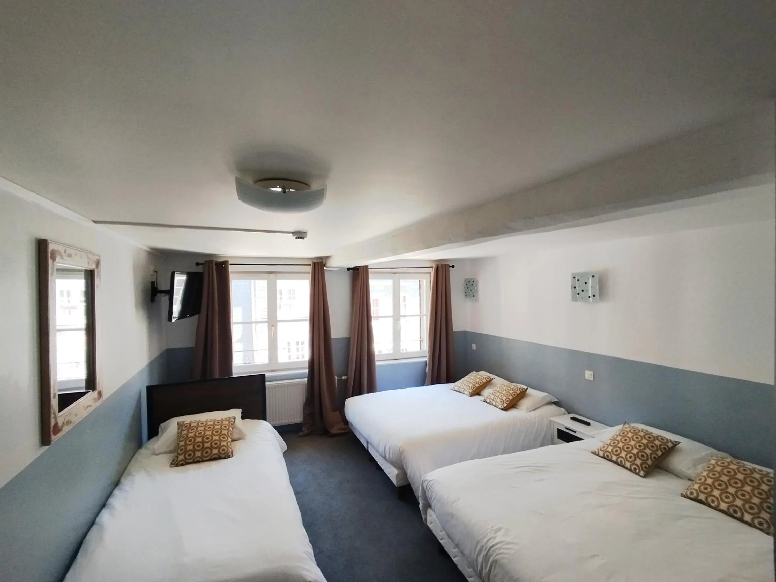 Bed in Les Cascades - Hôtel de Charme