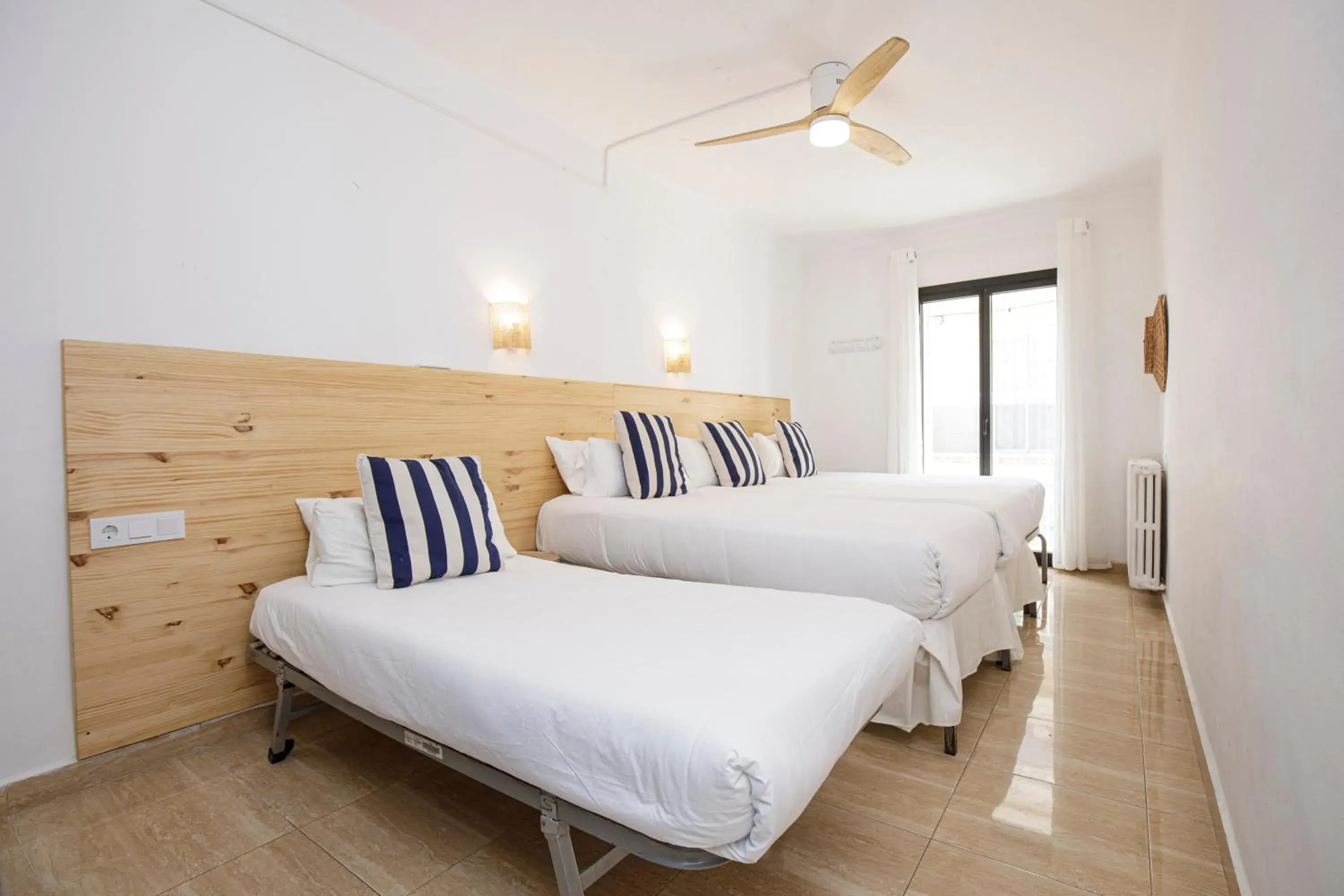 Quadruple Room with Balcony in Hotel Casa Mas Quadruple Room with Balcony in Hotel Casa Mas