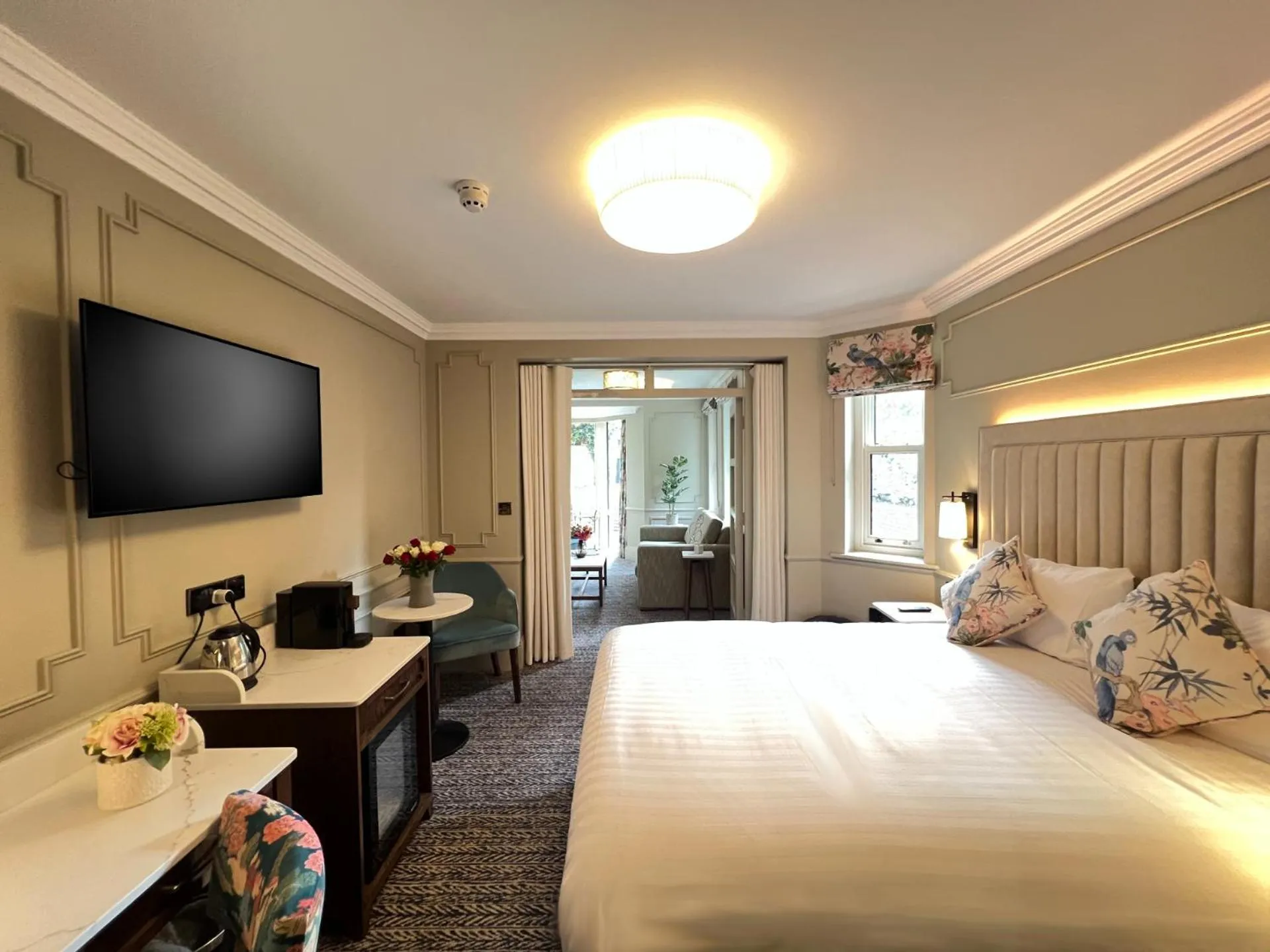 Bed in Waterloo Town House & Suites