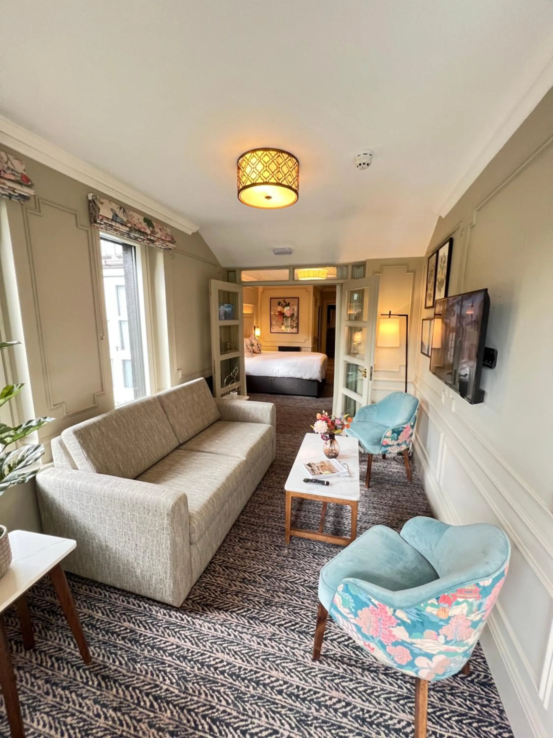 Bed in Waterloo Town House & Suites