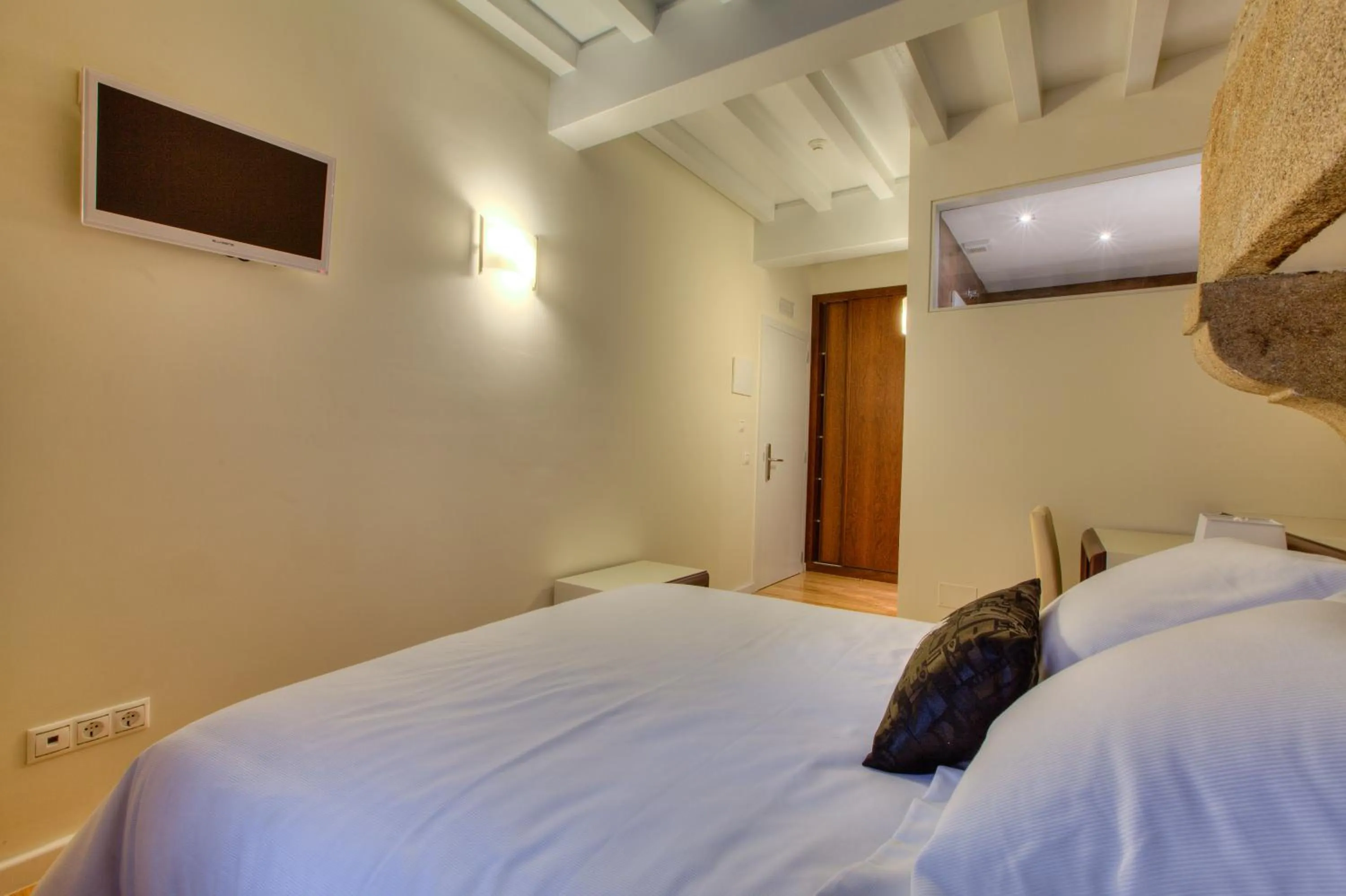 Property building, Bed in Hotel Montenegro Compostela
