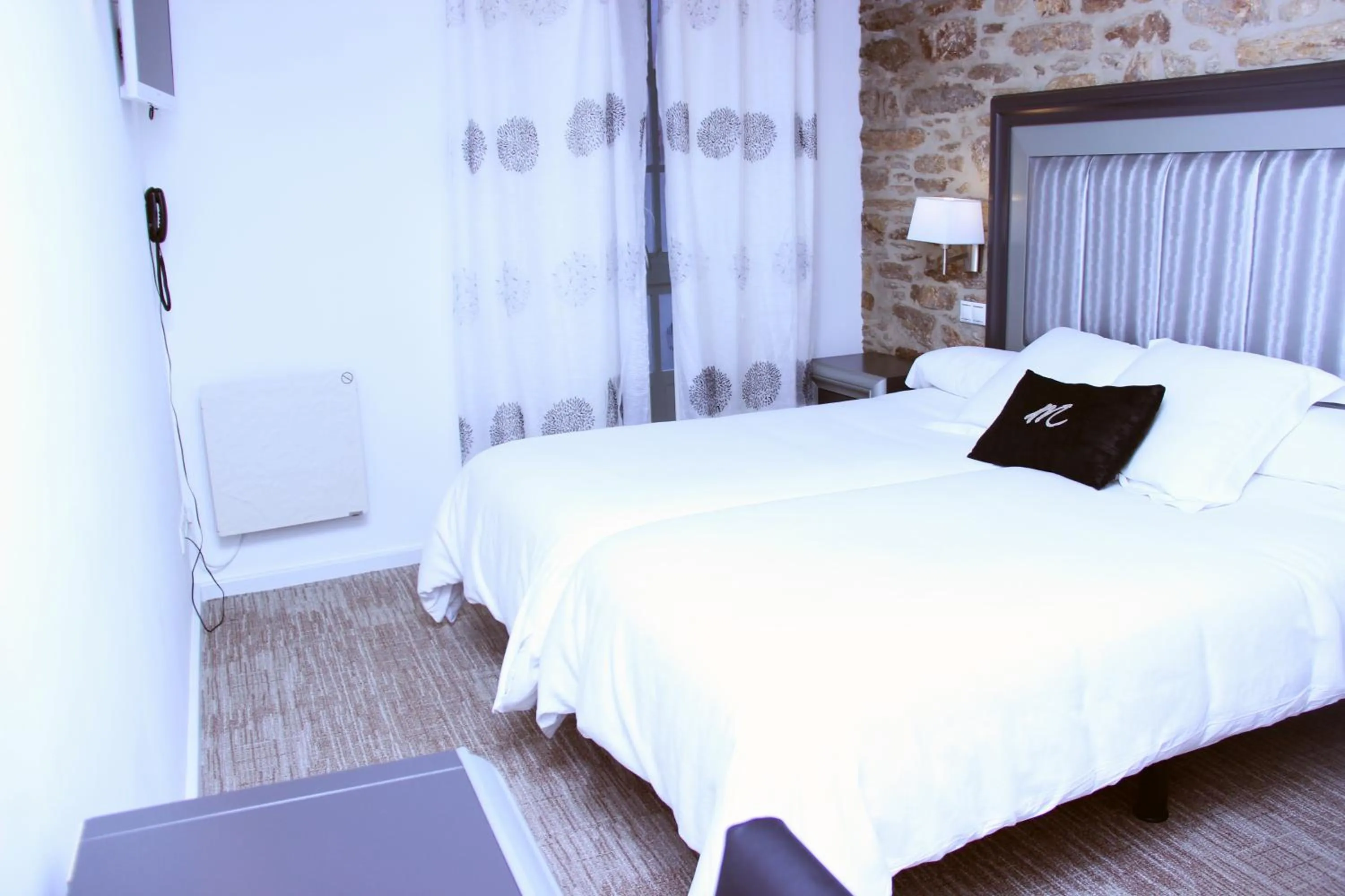 Property building, Bed in Hotel Montenegro Compostela