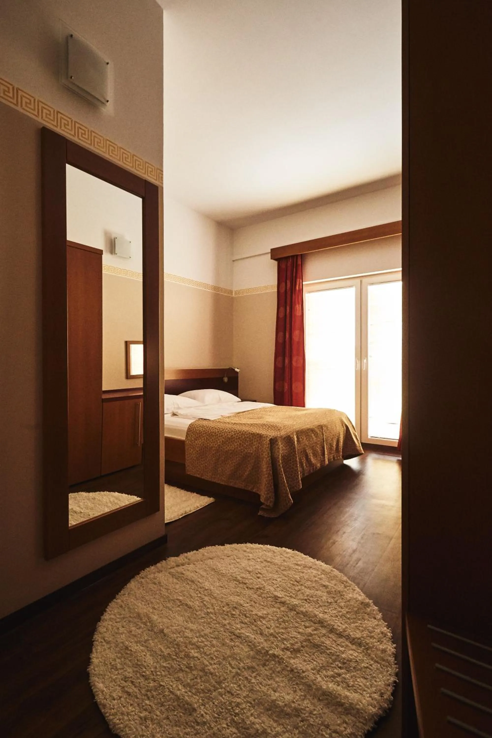 Classic Double or Twin Room with French Balcony in Hotel Vila Emei