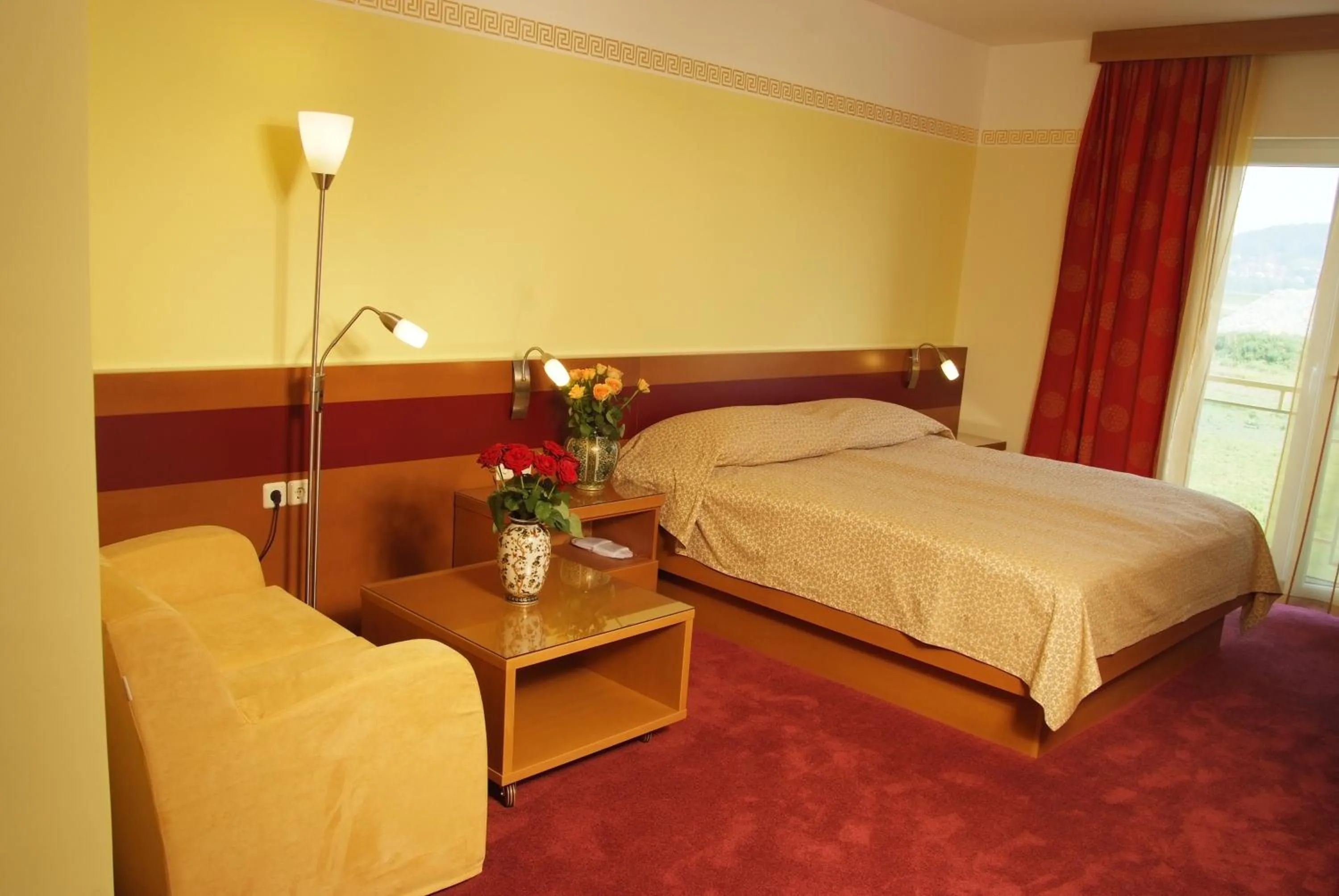 Classic Double or Twin Room with French Balcony in Hotel Vila Emei