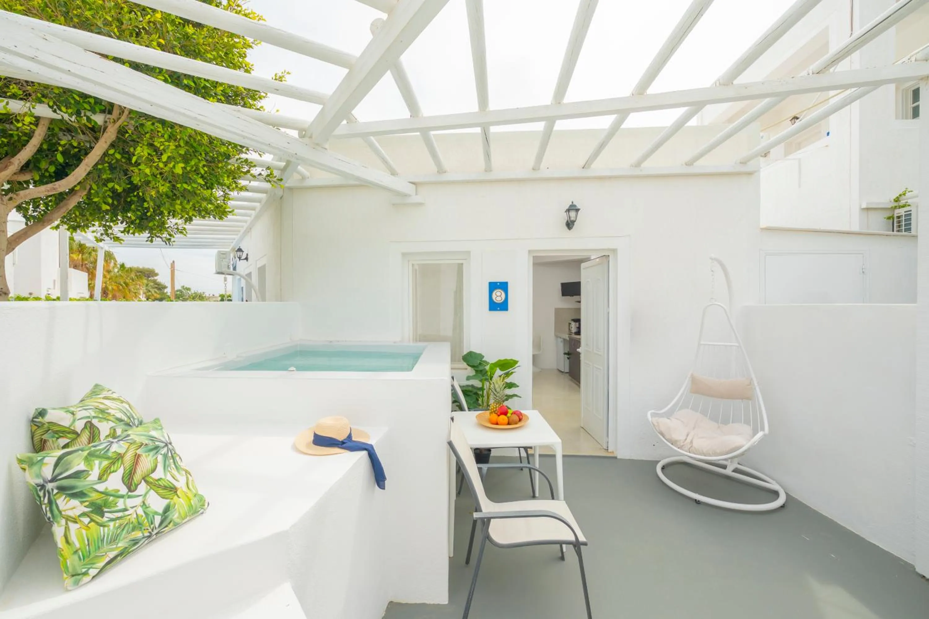 Hot Tub in Loukas & Emma Eco Houses