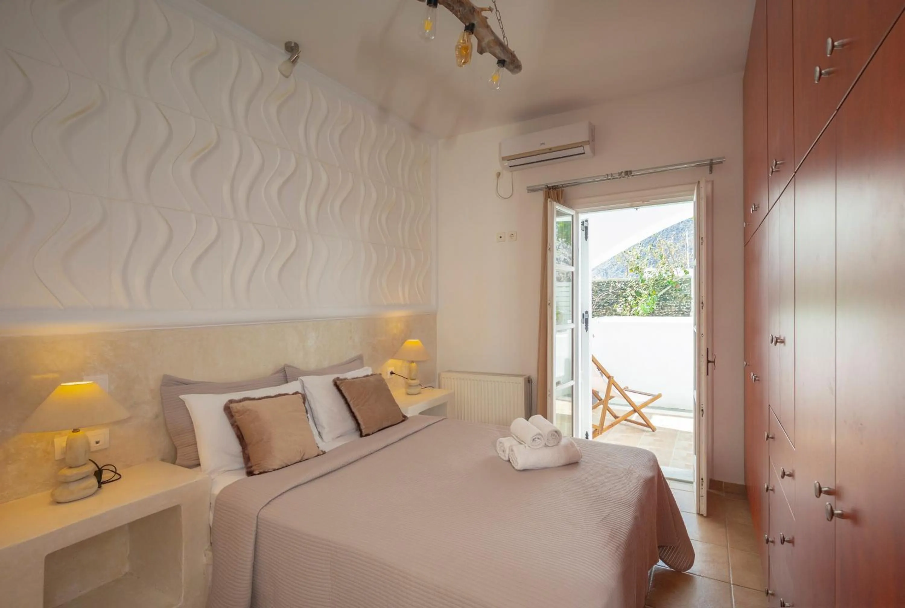 Bed in Loukas & Emma Eco Houses