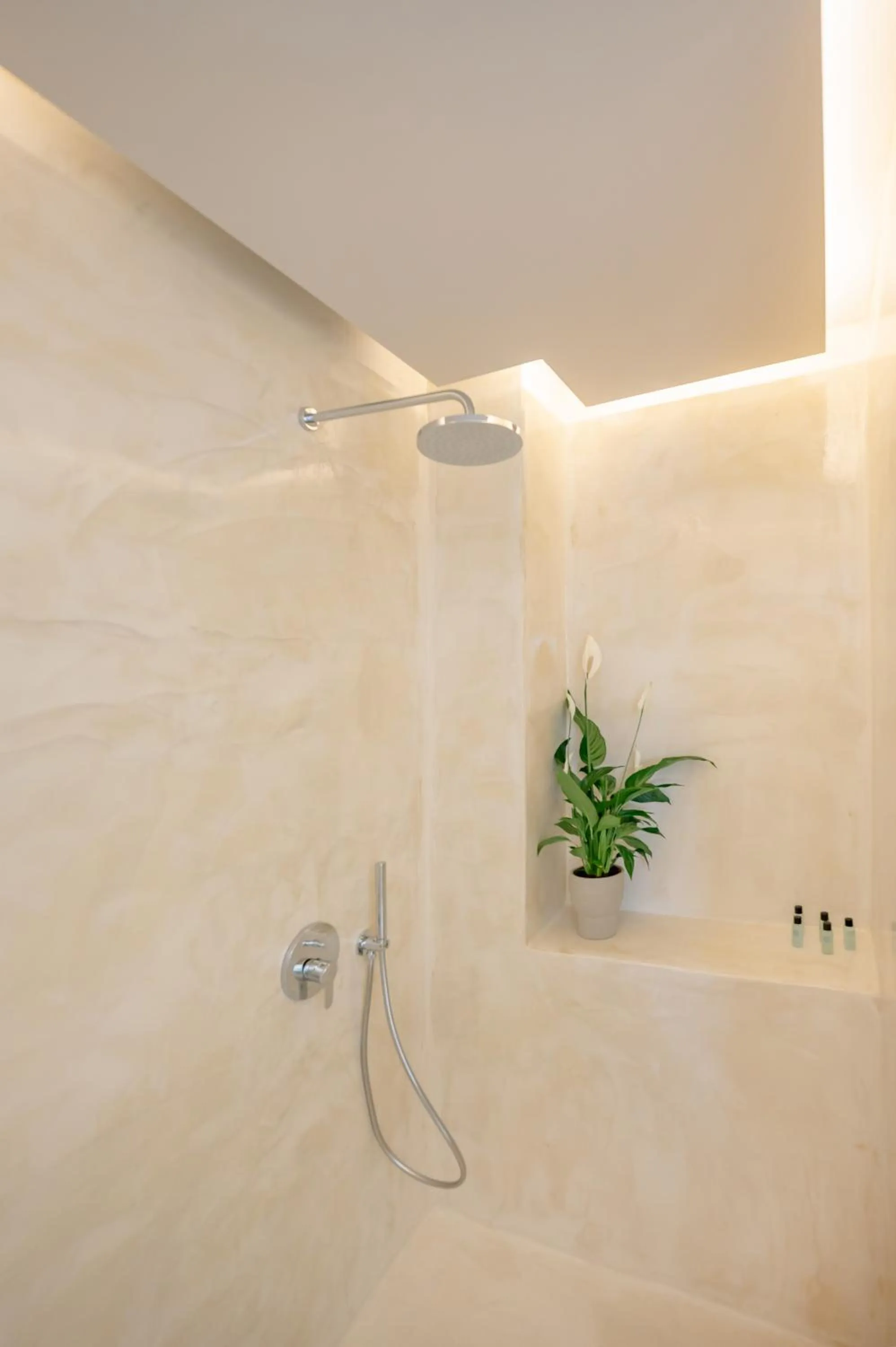 Shower in Loukas & Emma Eco Houses