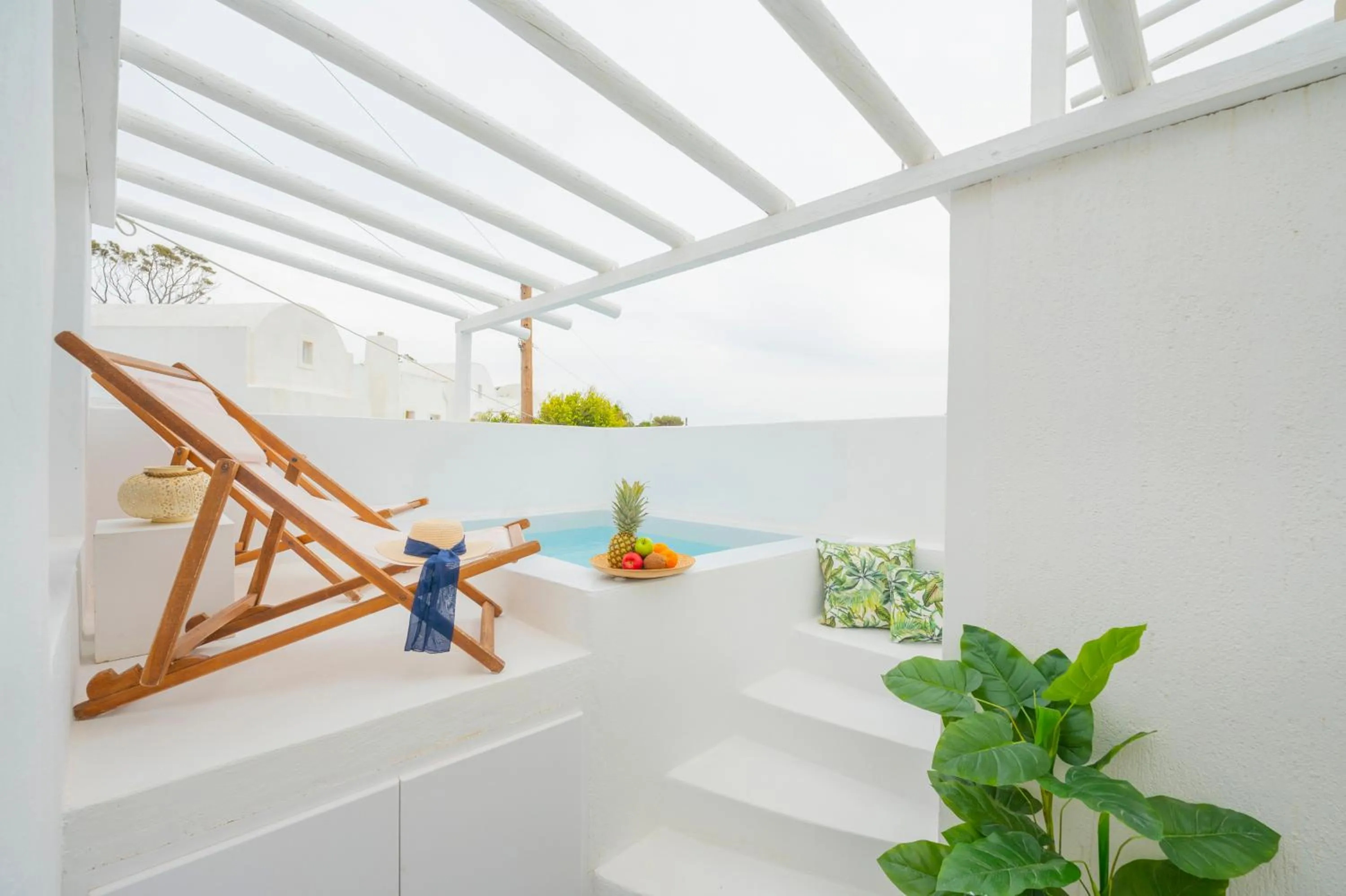 Hot Tub in Loukas & Emma Eco Houses