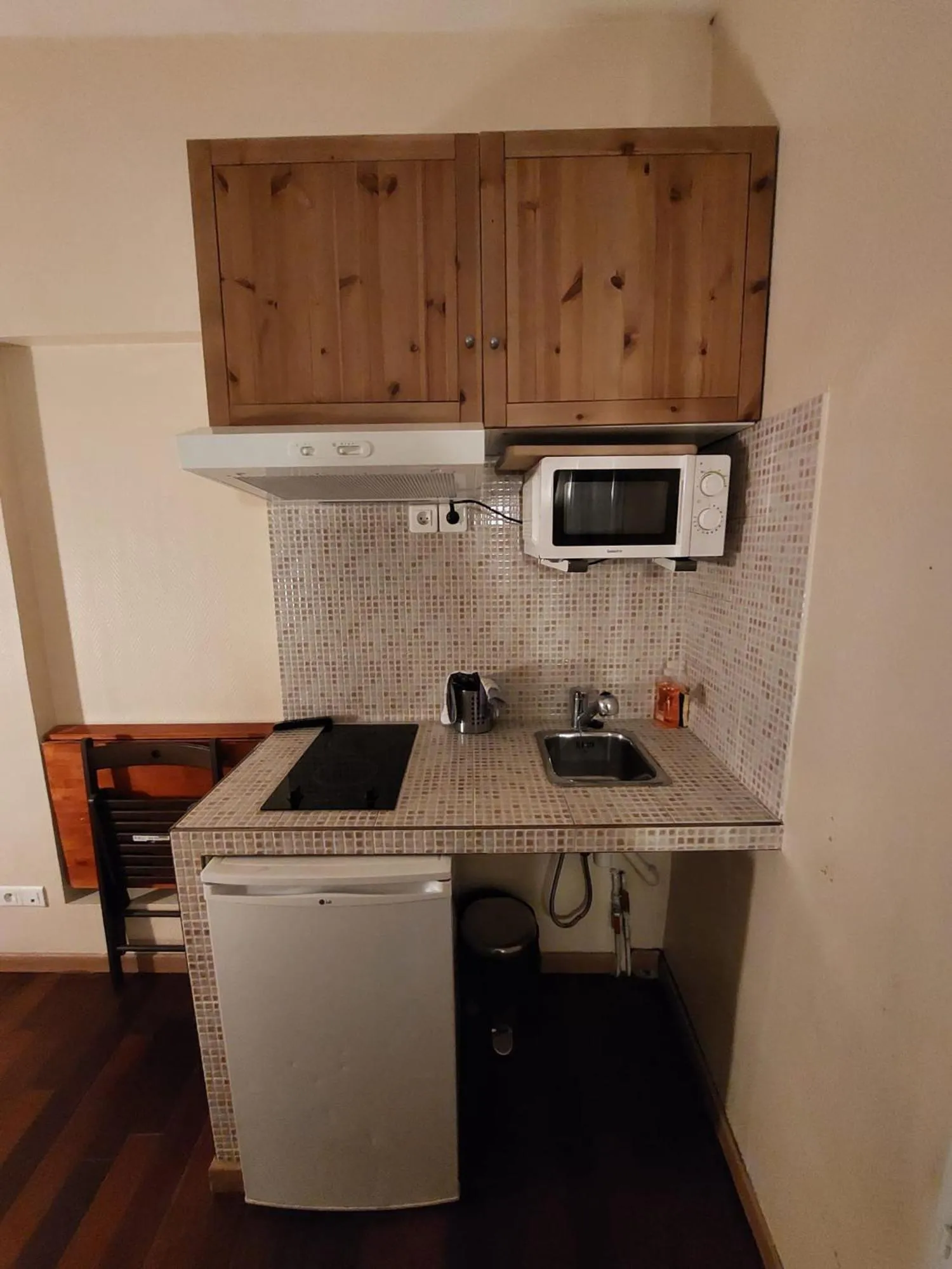 stove in Résidence Molière Hôtel Paris Montrouge