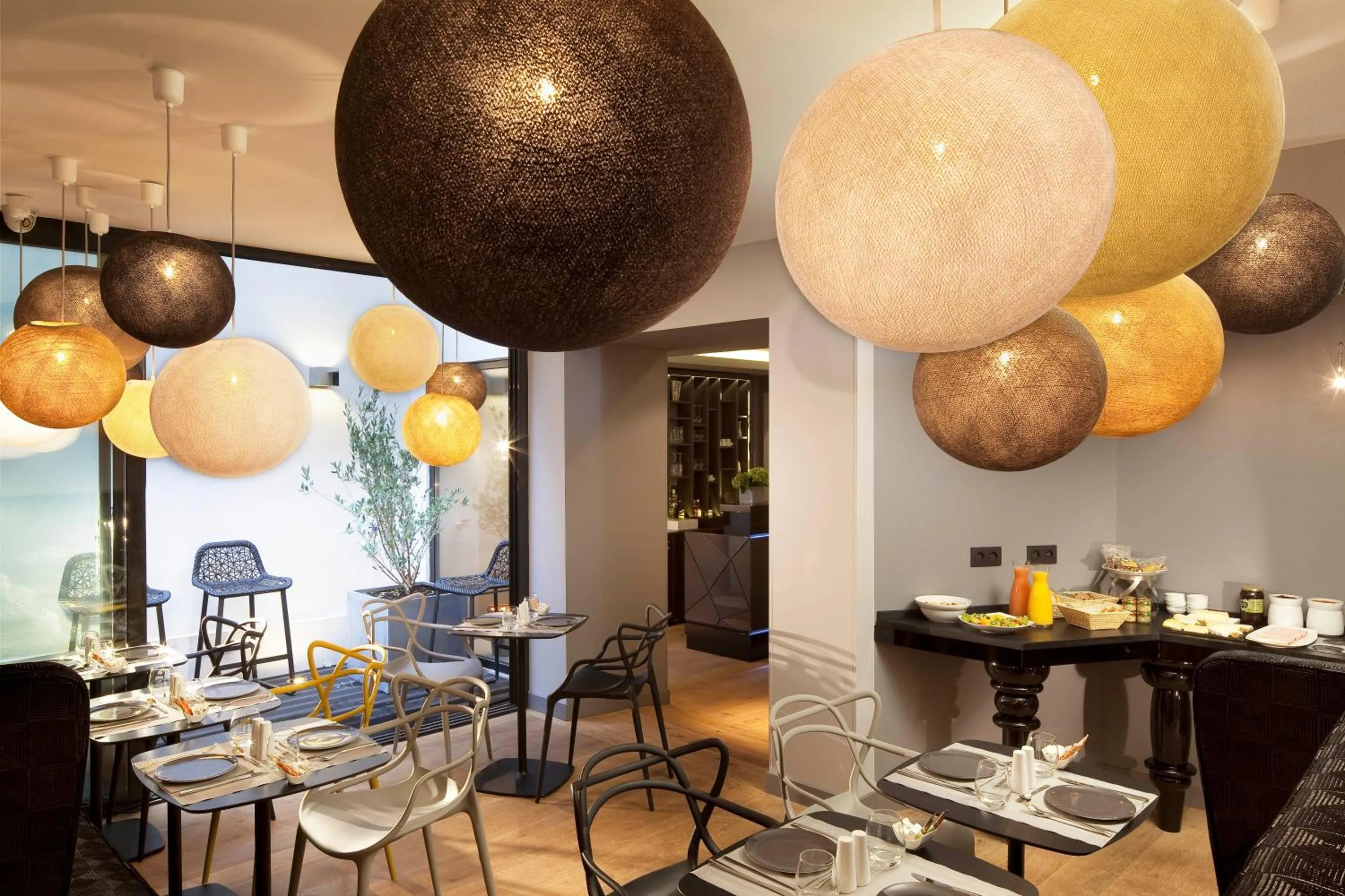 Restaurant/places to eat in Le Grey Hotel