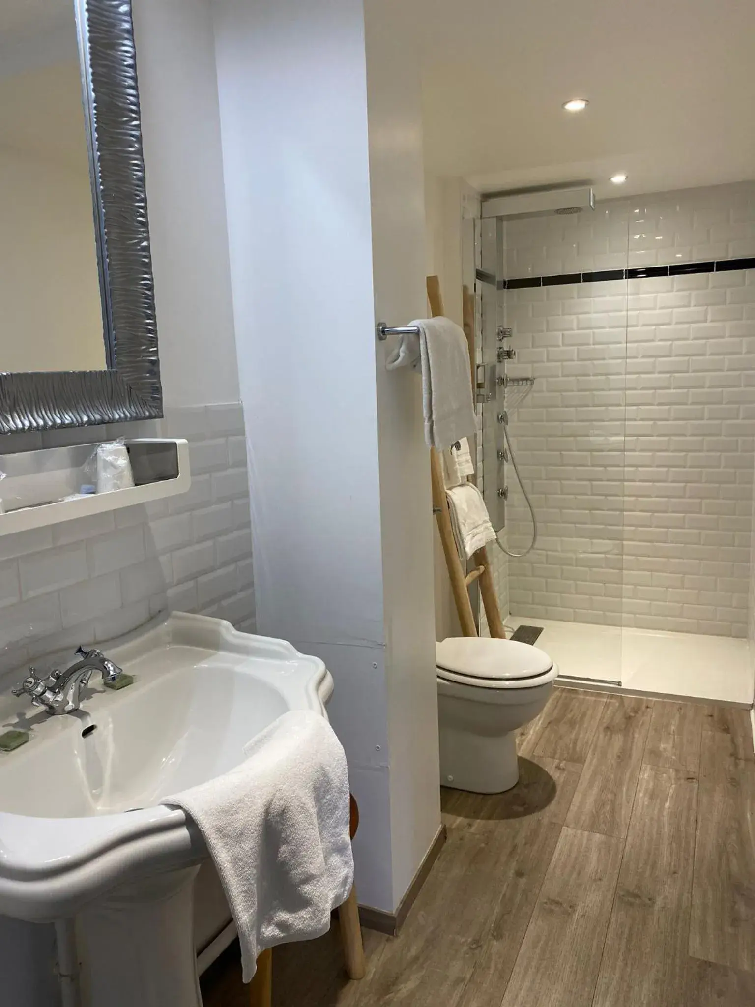 The Originals Boutique, Hôtel La Colonne de Bronze, Saint-Valéry-sur-Somme The Originals Boutique, Hôtel La Colonne de Bronze, Saint-Valéry-sur-Somme