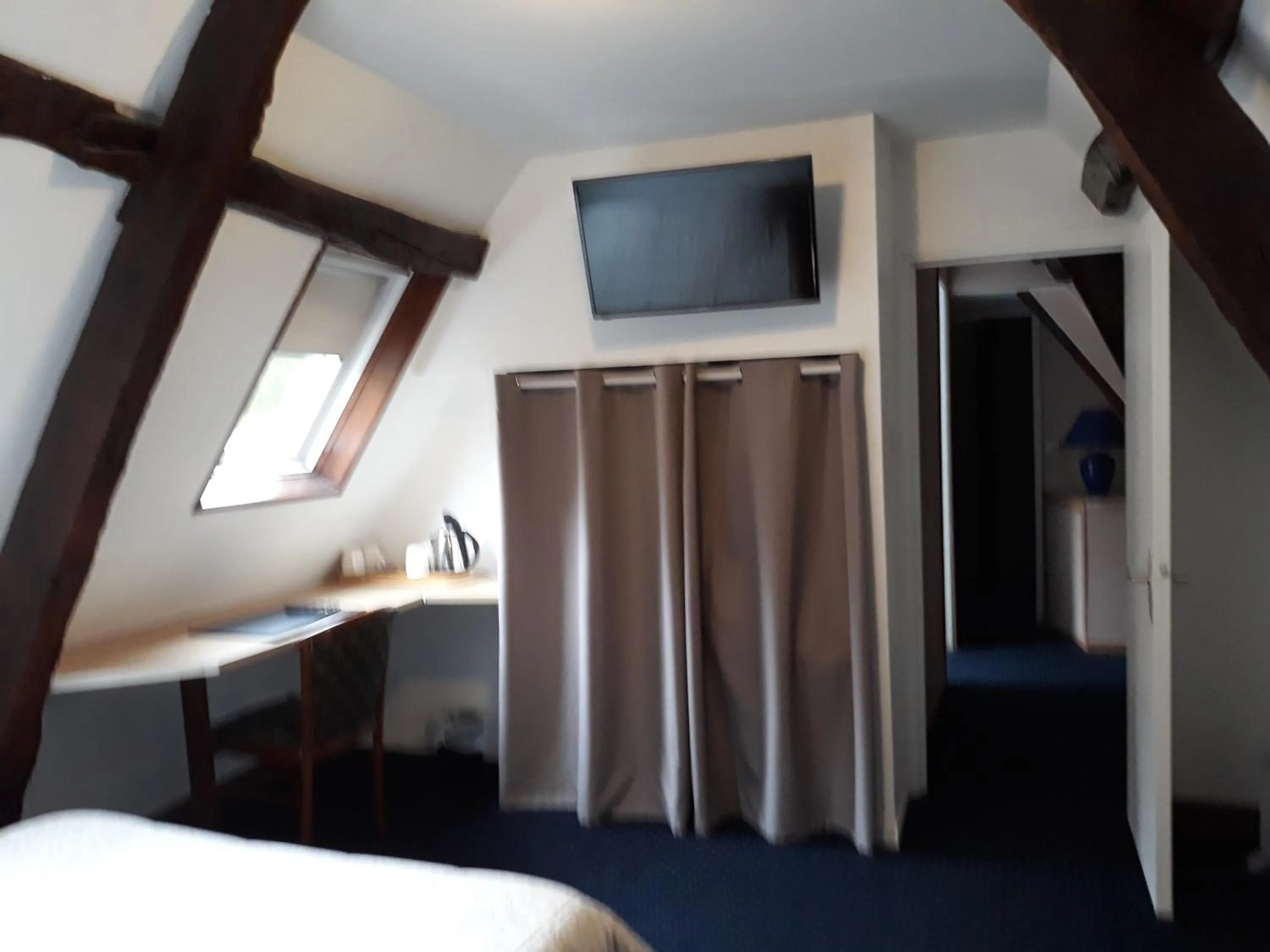 Photo of the whole room, Bed in Auberge du Gros Tilleul