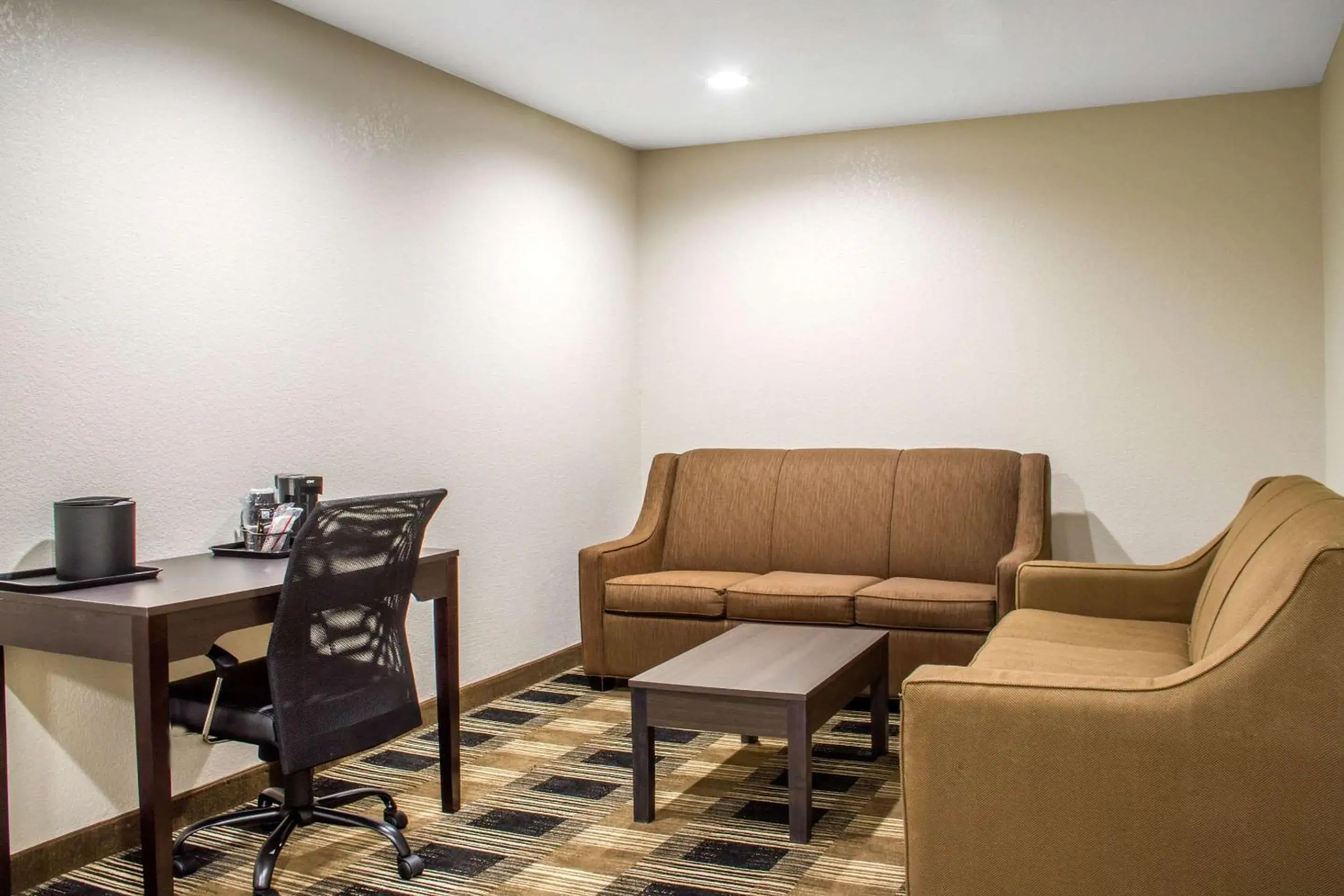 Photo of the whole room in Quality Inn & Suites Maggie Valley - Cherokee Area Photo of the whole room in Quality Inn & Suites Maggie Valley - Cherokee Area