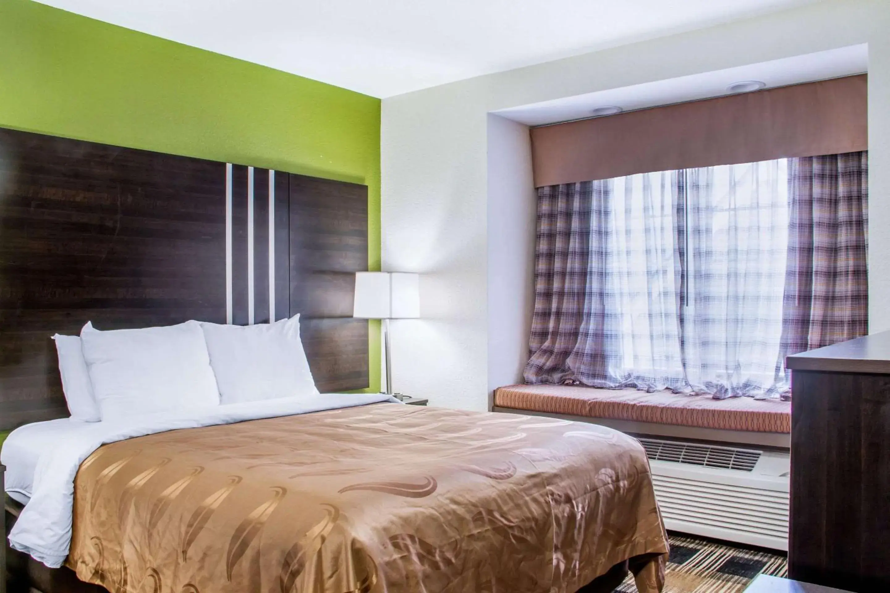 Photo of the whole room, Bed in Quality Inn & Suites Maggie Valley - Cherokee Area Photo of the whole room, Bed in Quality Inn & Suites Maggie Valley - Cherokee Area