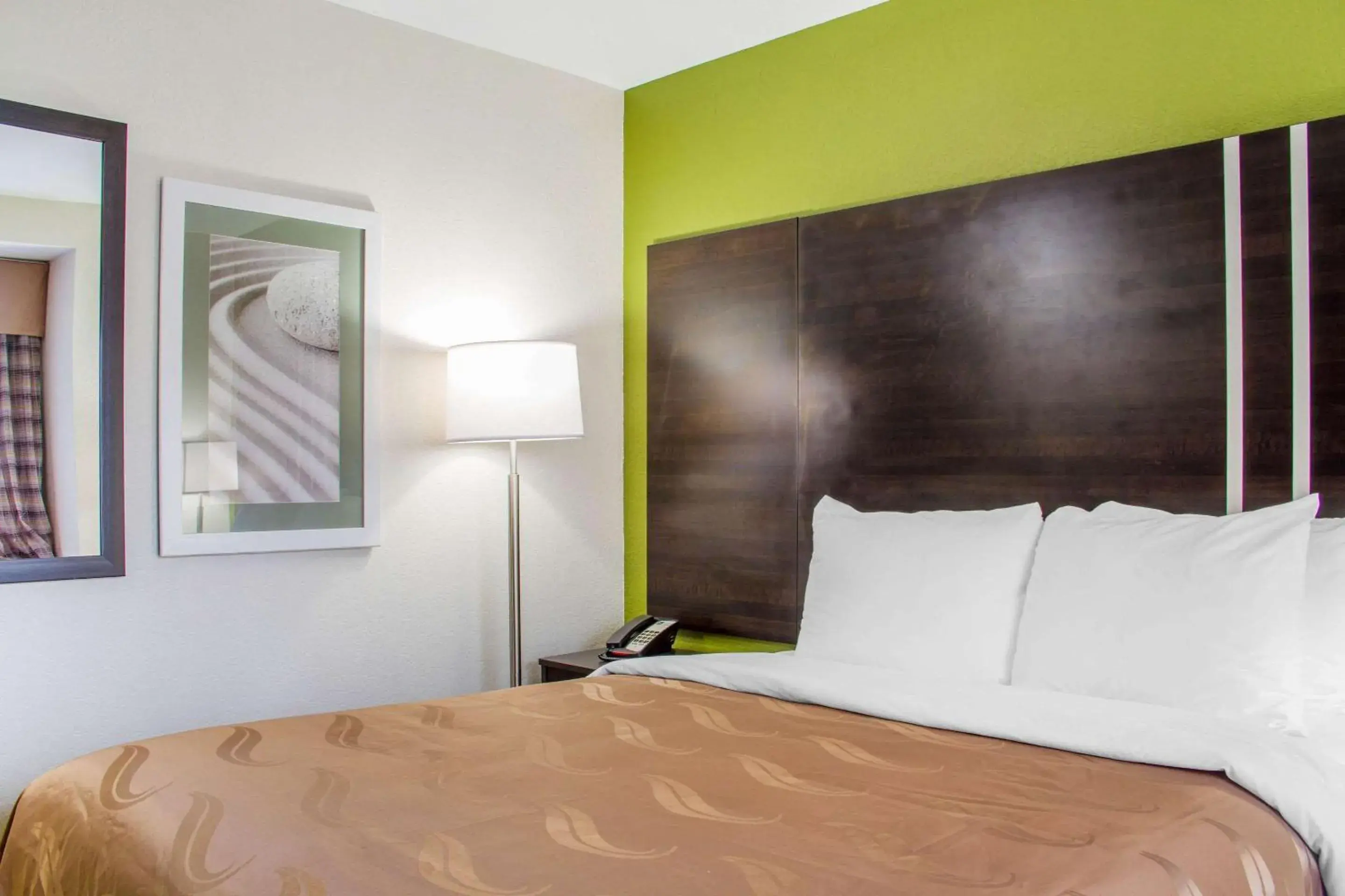 Photo of the whole room, Bed in Quality Inn & Suites Maggie Valley - Cherokee Area Photo of the whole room, Bed in Quality Inn & Suites Maggie Valley - Cherokee Area