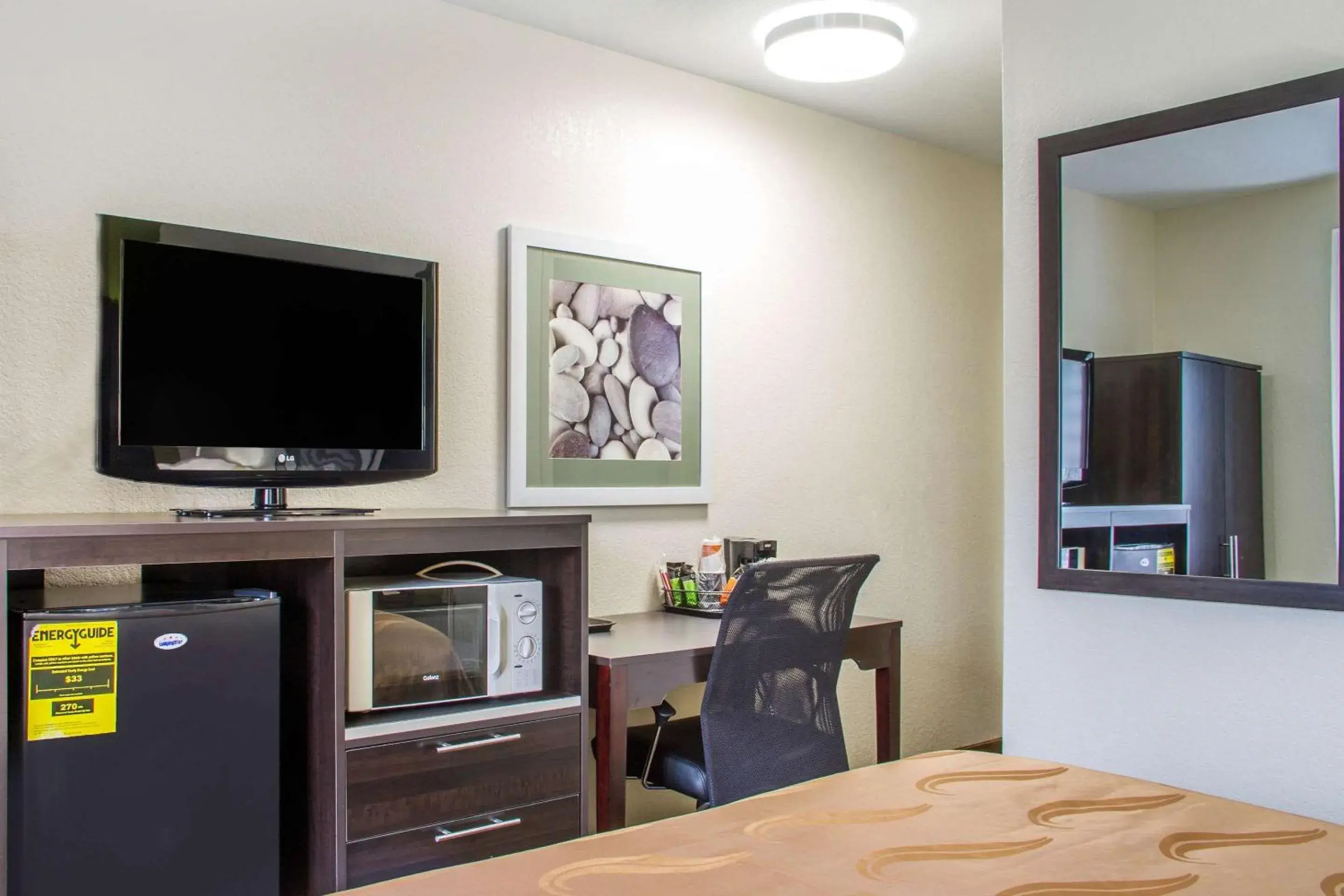 Photo of the whole room in Quality Inn & Suites Maggie Valley - Cherokee Area Photo of the whole room in Quality Inn & Suites Maggie Valley - Cherokee Area