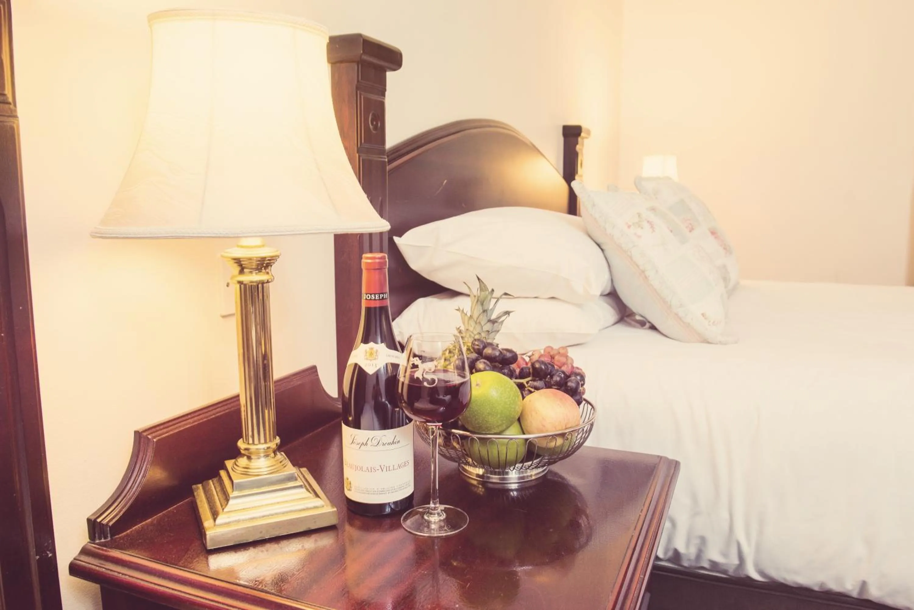 Bed in Devon Inn Hotel