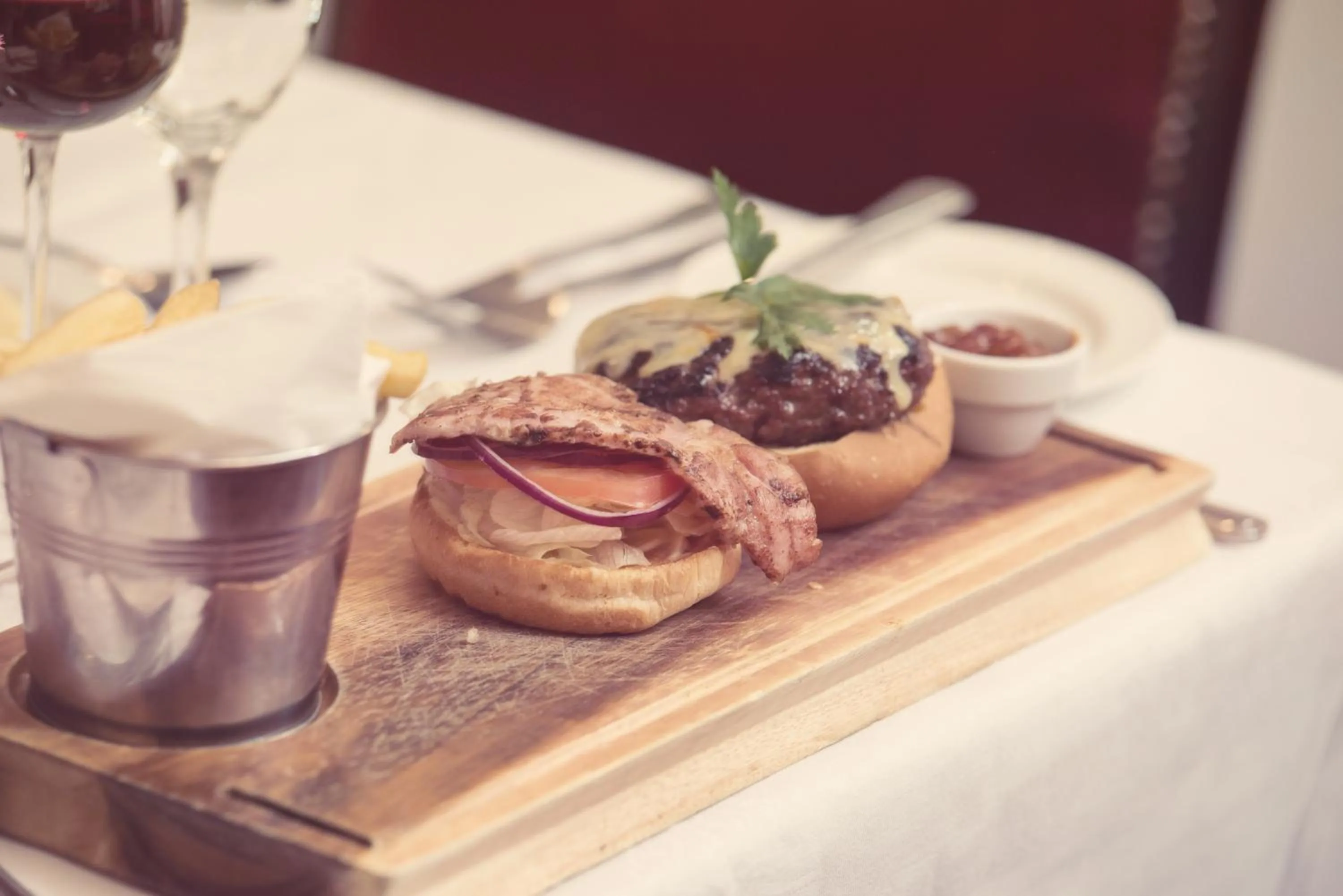 Restaurant/places to eat in Devon Inn Hotel