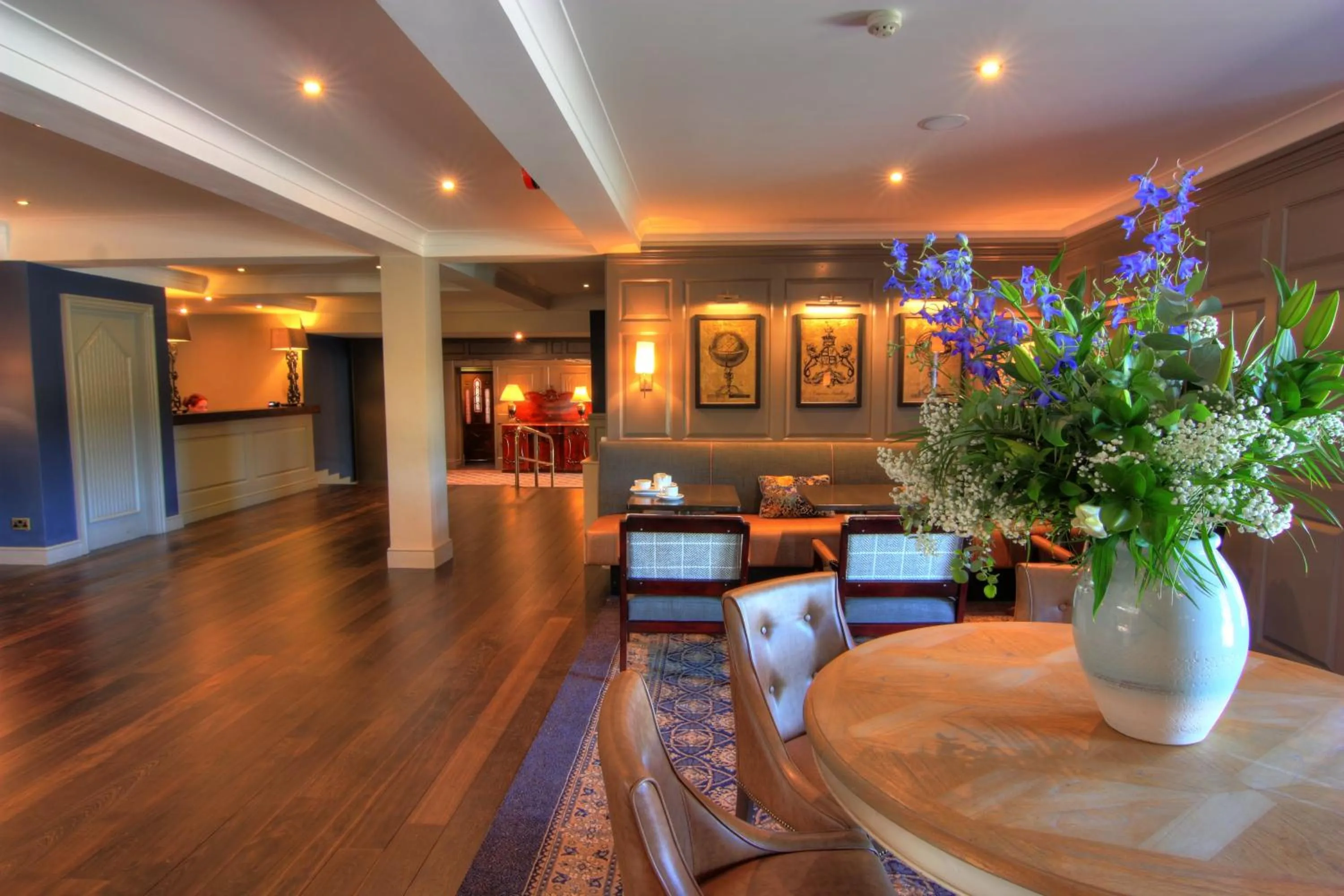Lobby or reception in Devon Inn Hotel