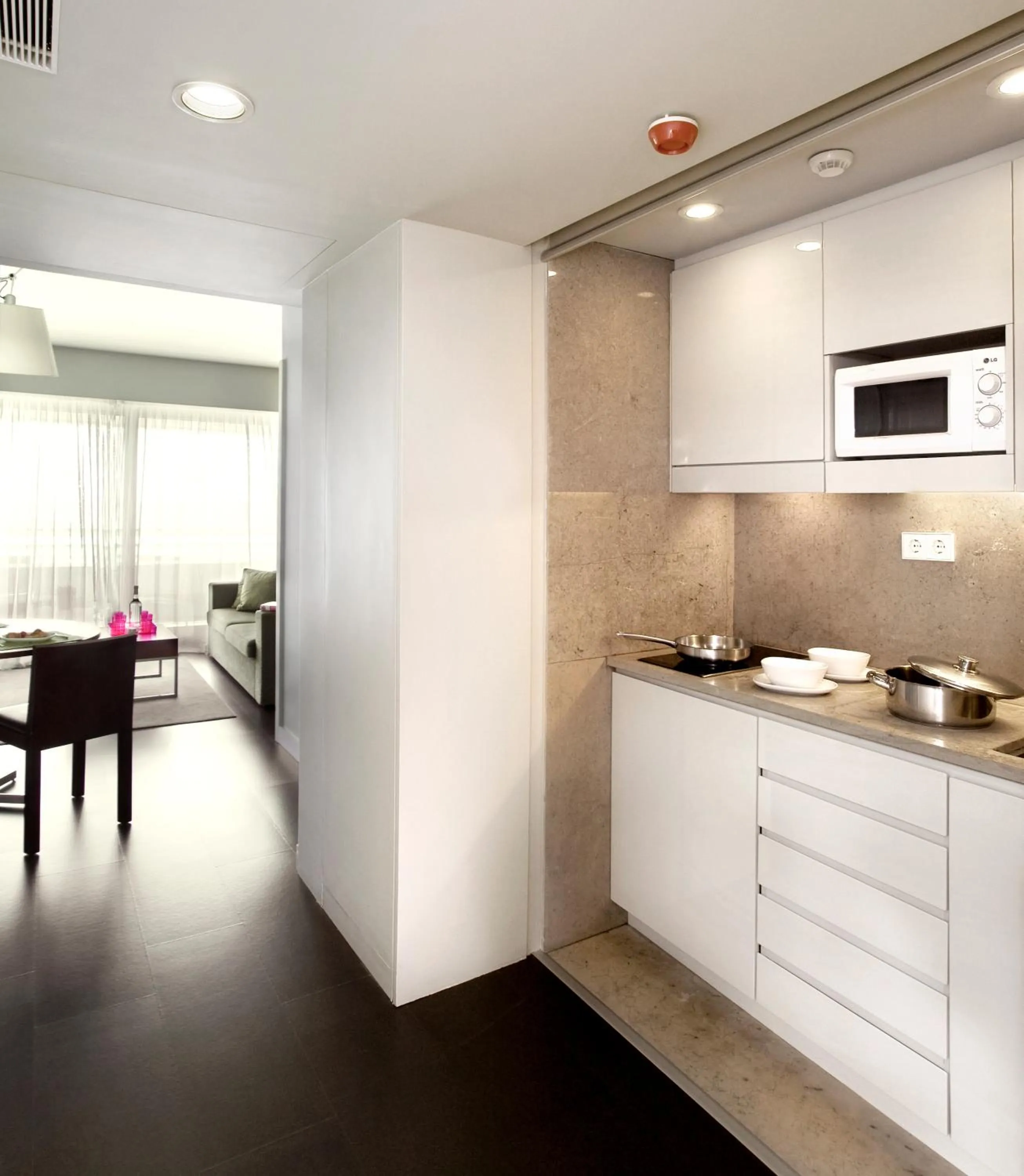 Kitchen or kitchenette in Aqualuz Troia Rio by The Editory