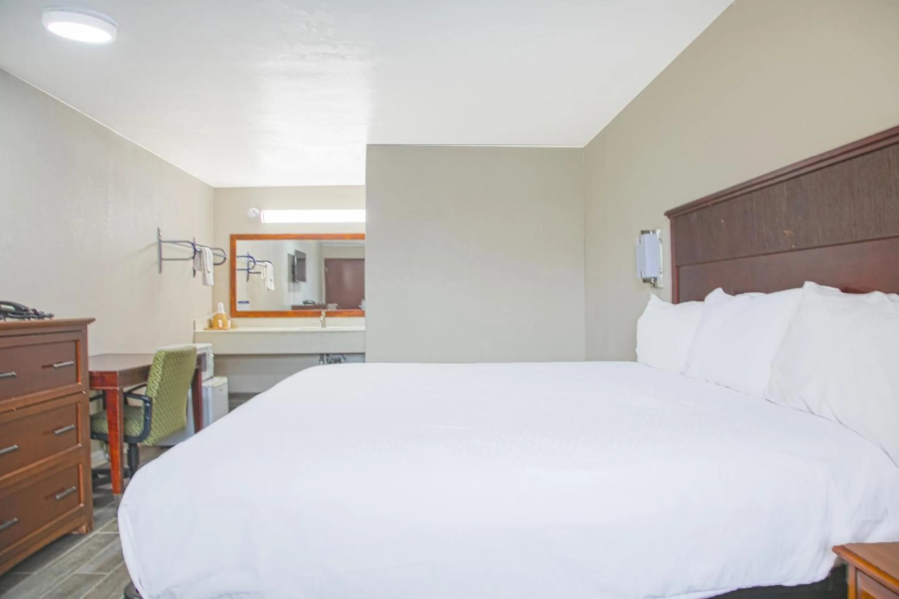 Bedroom, Bed in Masters Inn Augusta Washington Rd, I-20