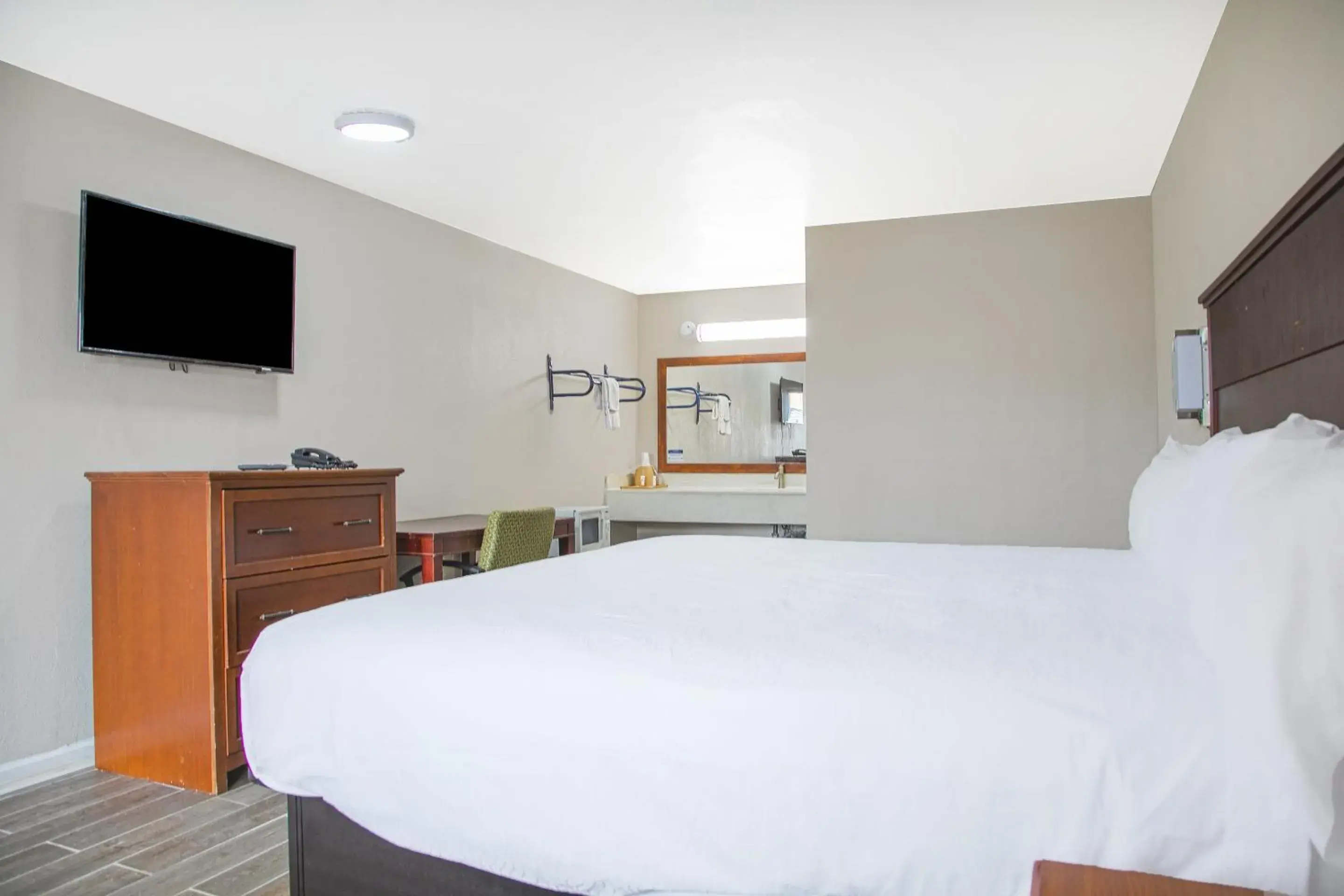 King Room in Masters Inn Augusta Washington Rd, I-20 King Room in Masters Inn Augusta Washington Rd, I-20