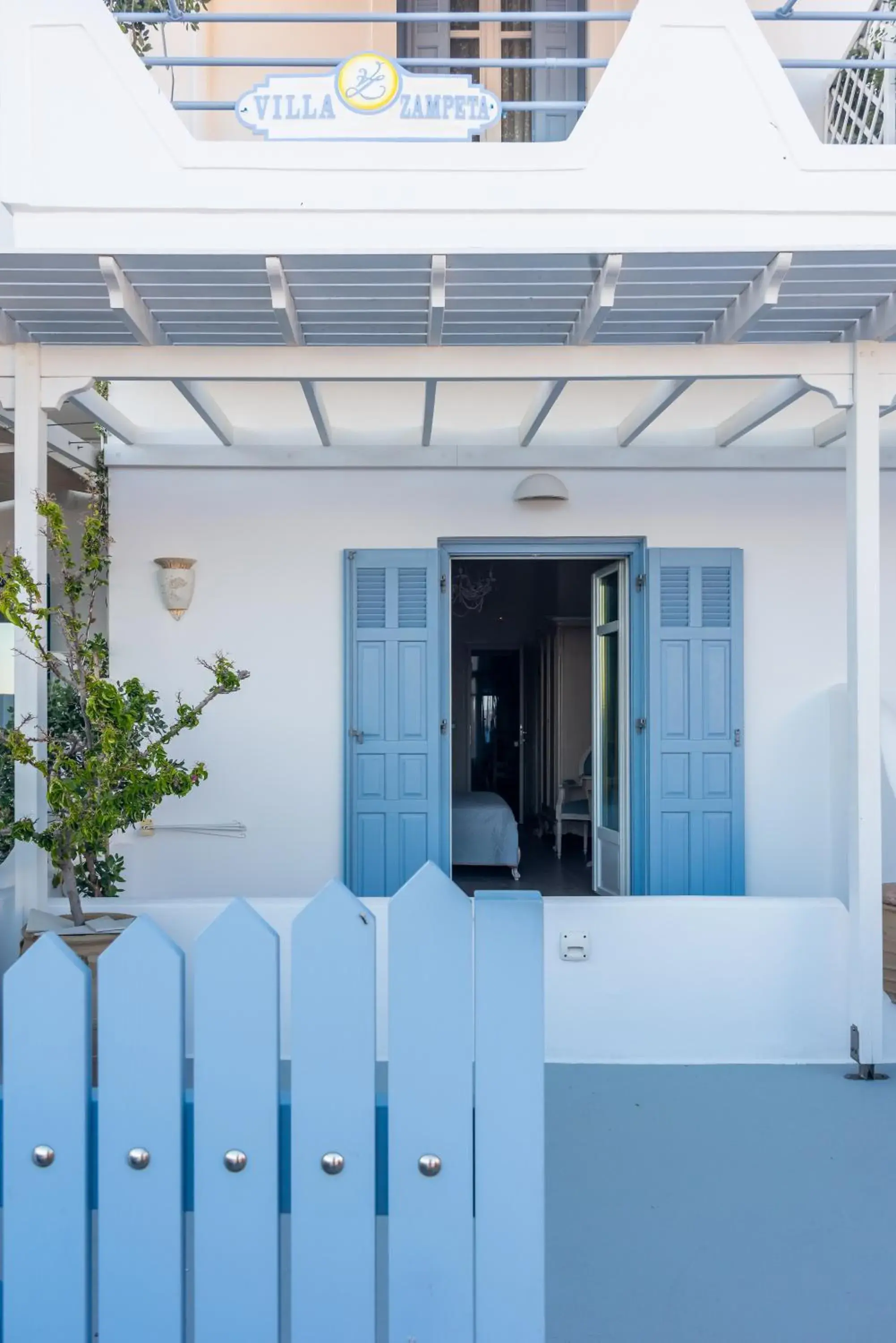 Facade/entrance in Villa Zampeta Facade/entrance in Villa Zampeta