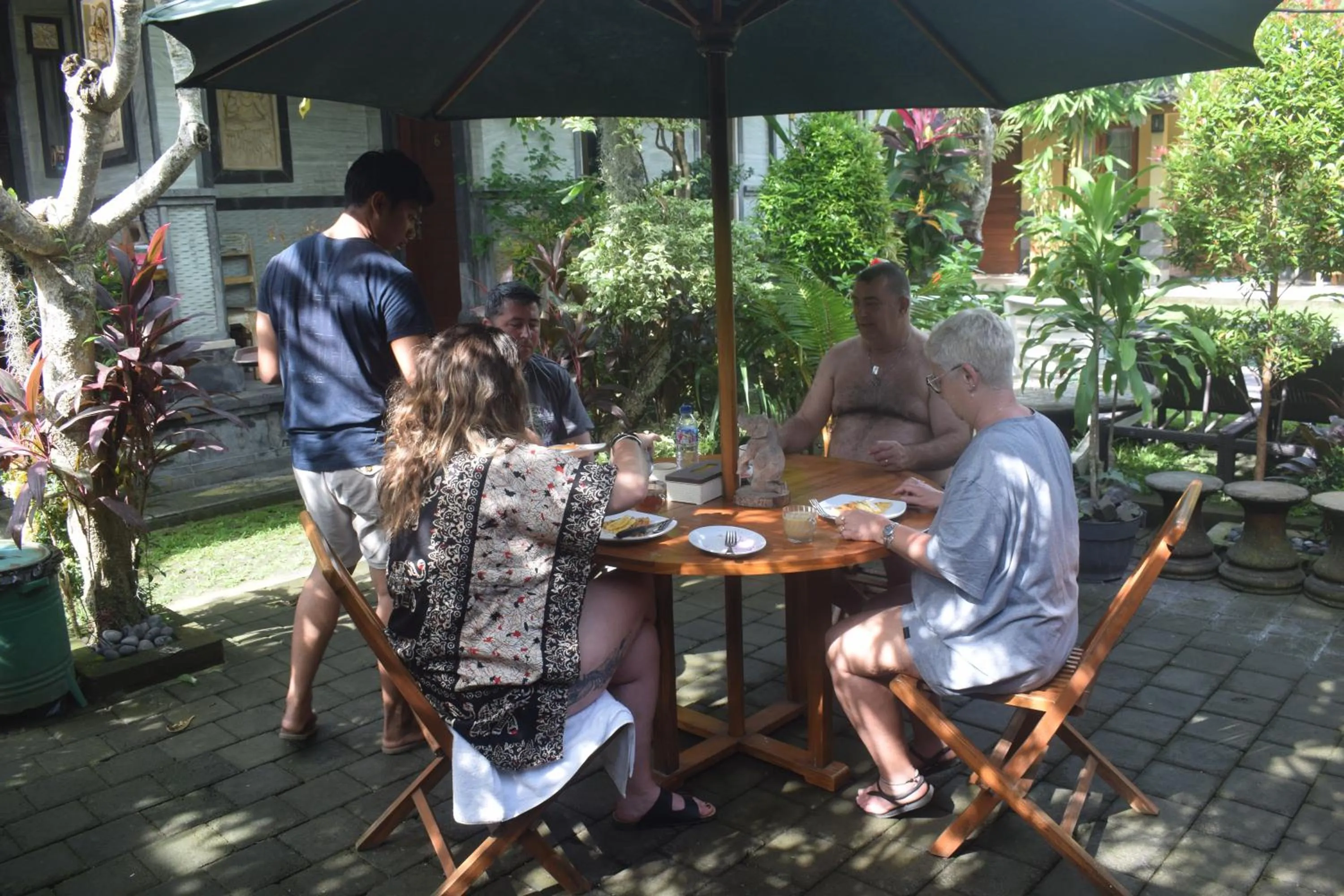 Restaurant/places to eat in Werkudara Guest House