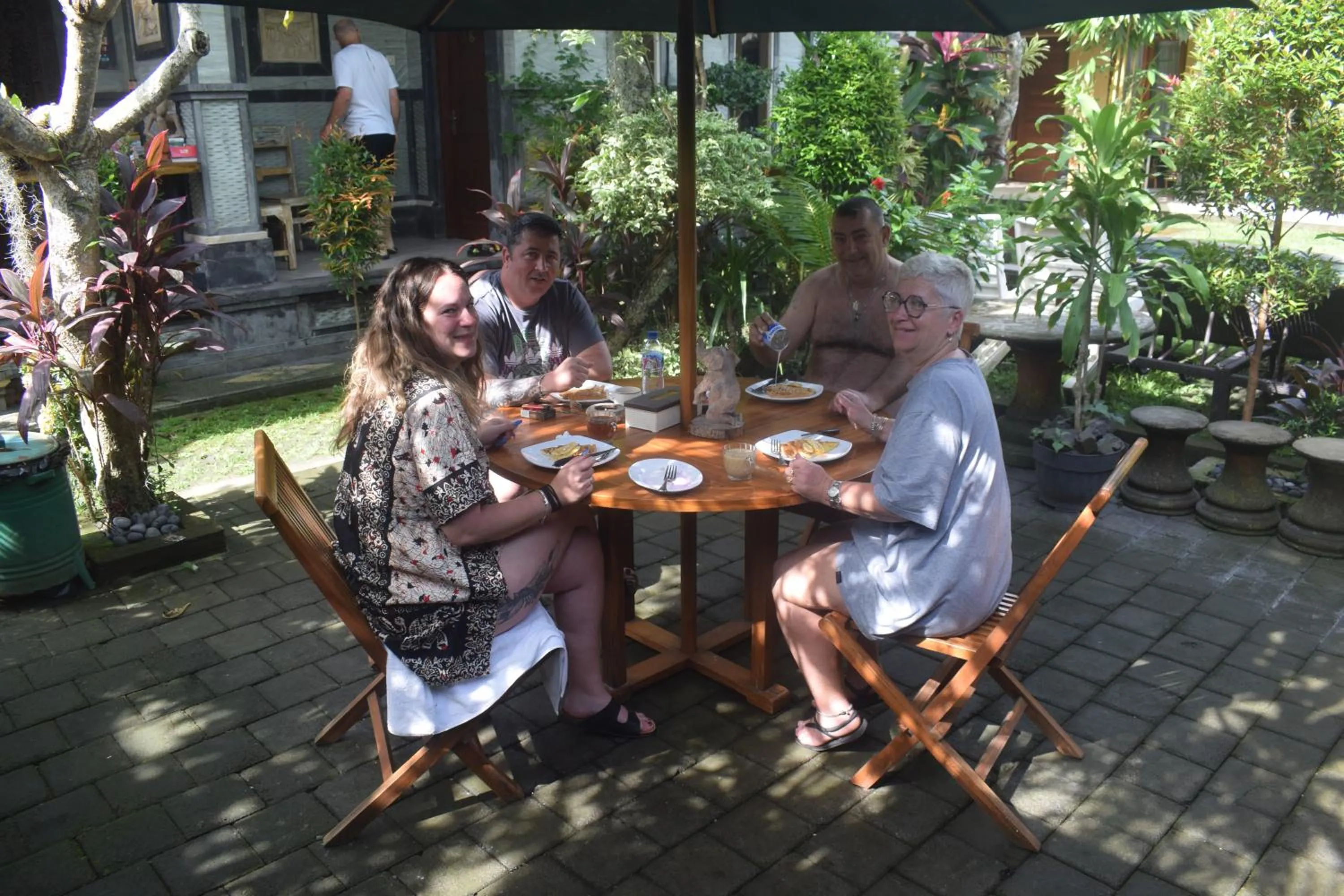 Restaurant/places to eat in Werkudara Guest House