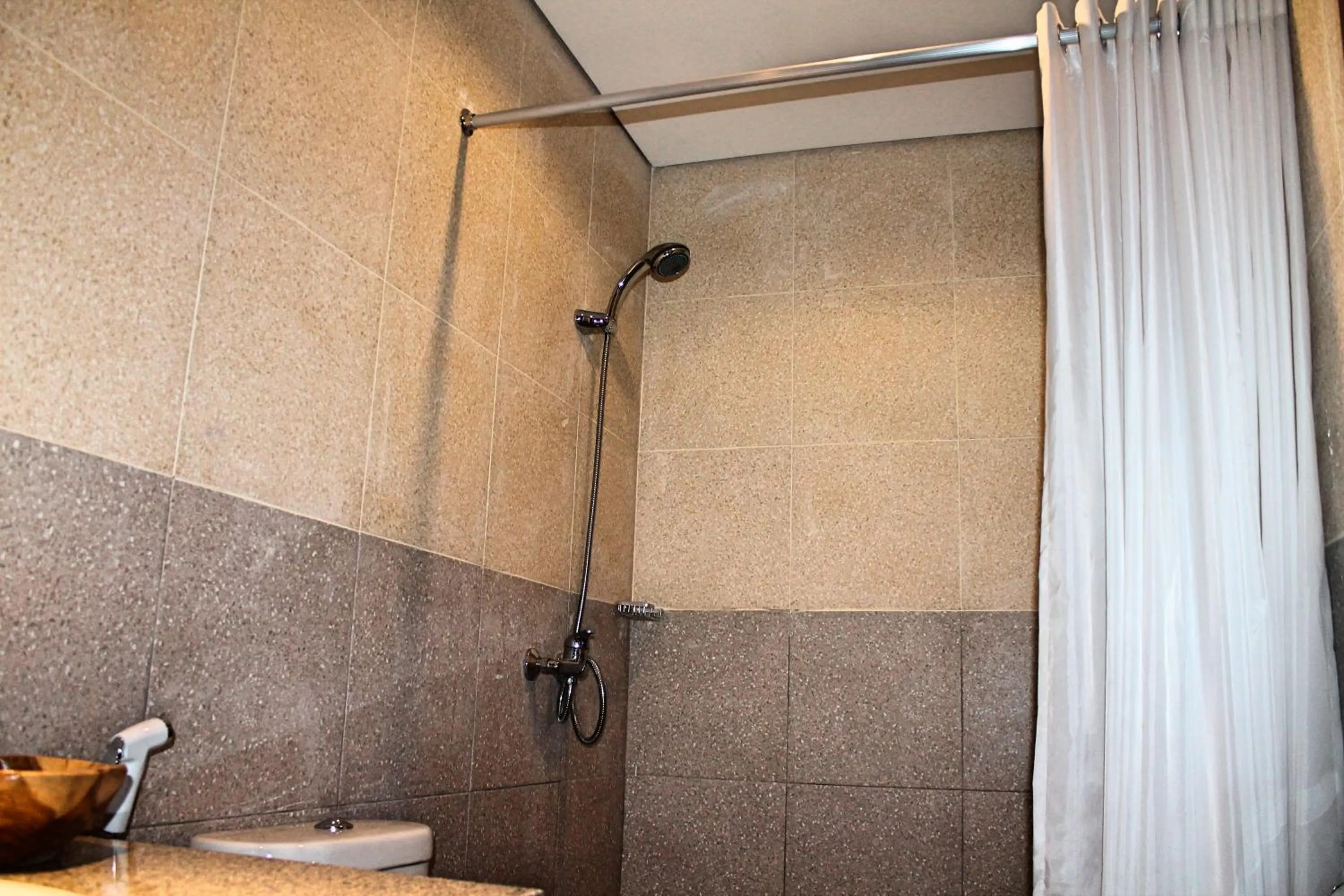 Shower in Werkudara Guest House