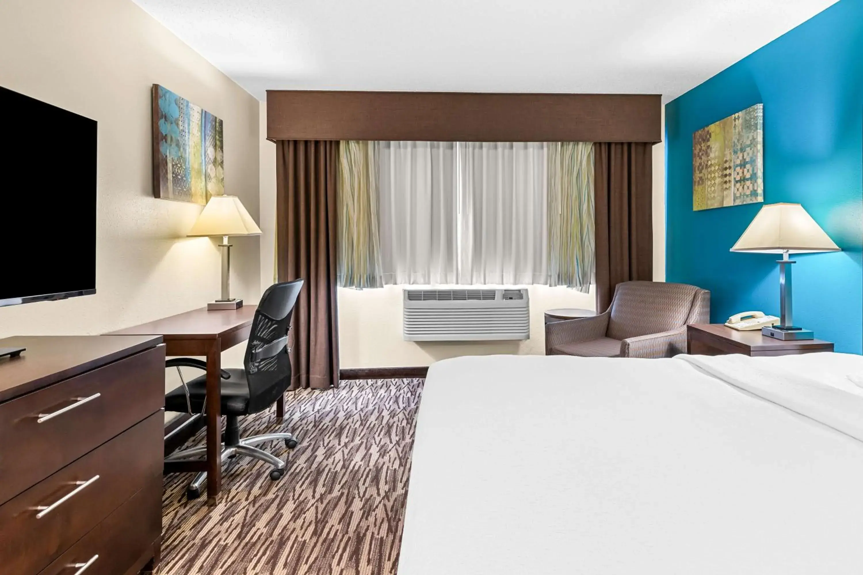 Bedroom, Bed in Best Western Baraboo Inn Bedroom, Bed in Best Western Baraboo Inn