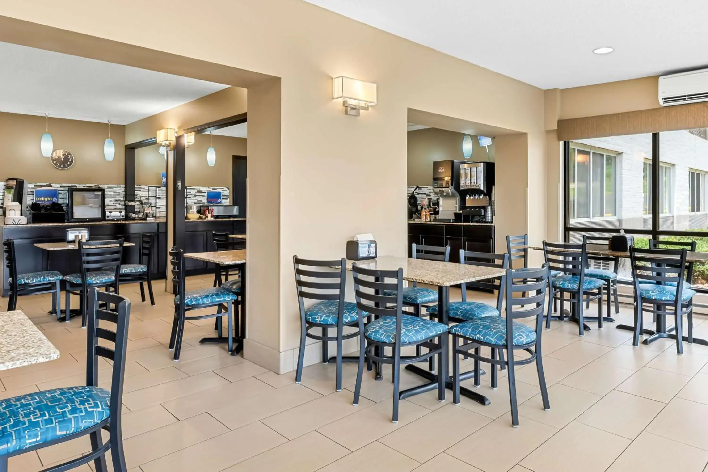 Breakfast in Best Western Baraboo Inn Breakfast in Best Western Baraboo Inn