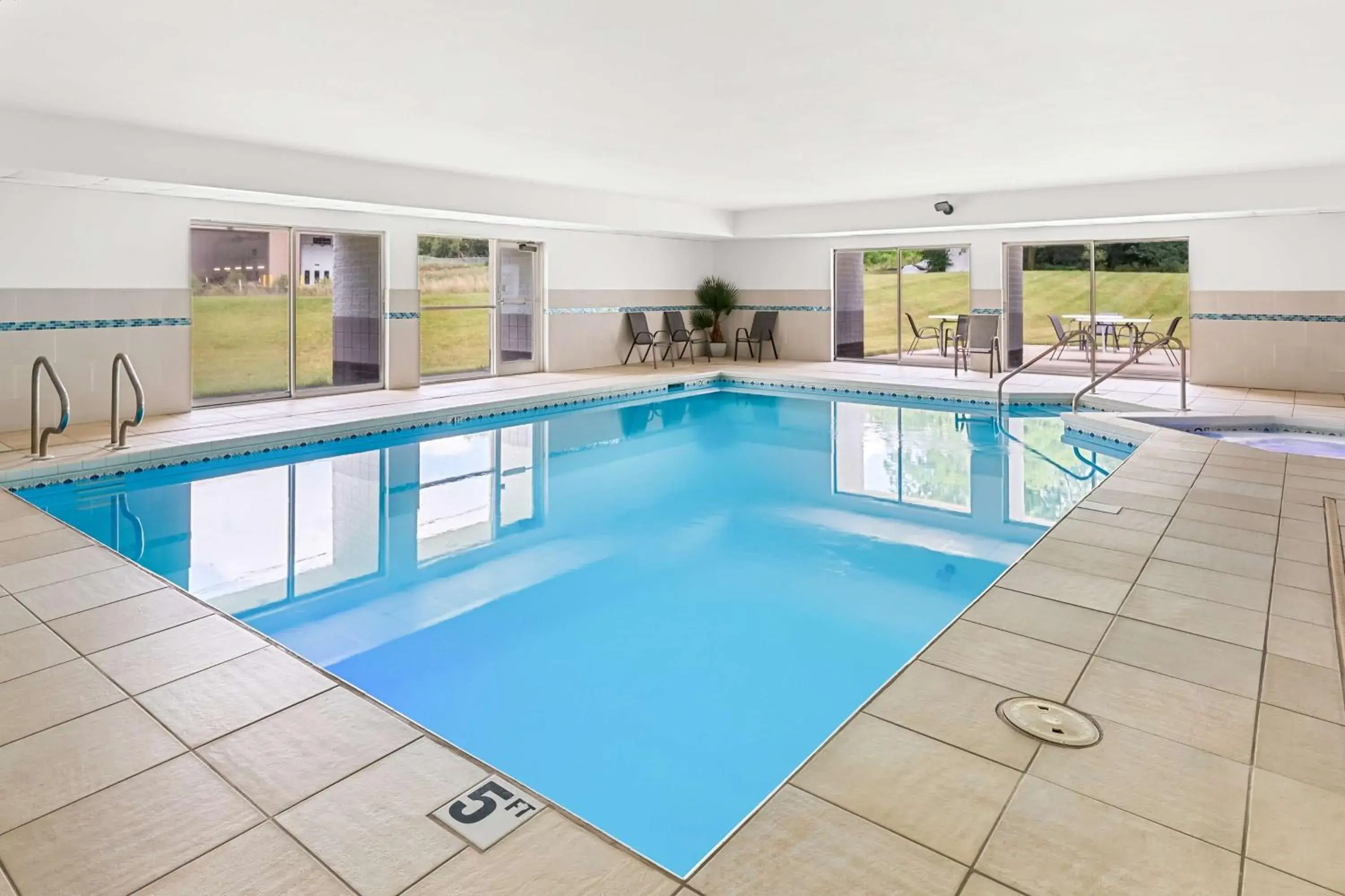 Pool view in Best Western Baraboo Inn Pool view in Best Western Baraboo Inn