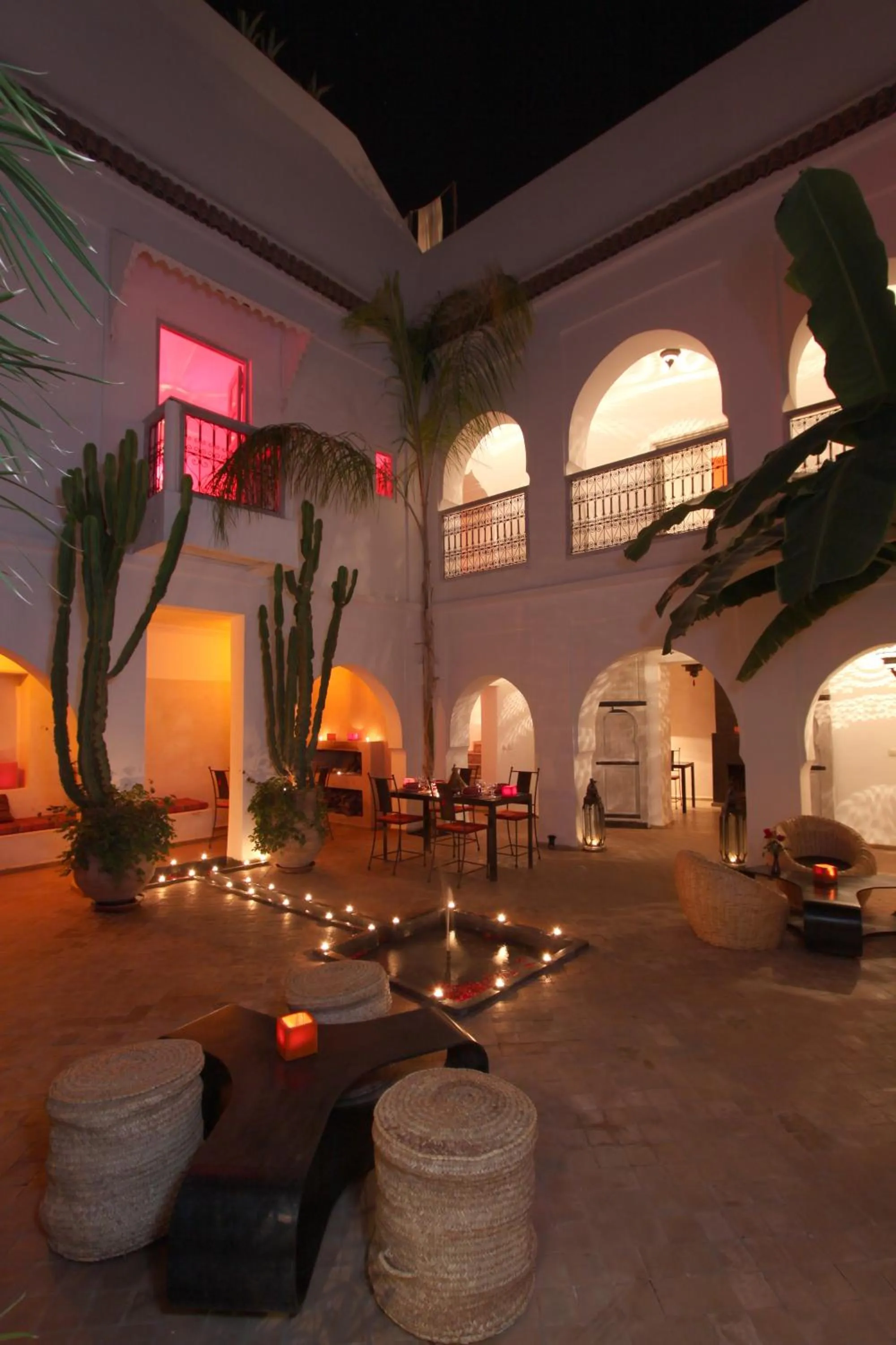 Restaurant/places to eat in Riad O2