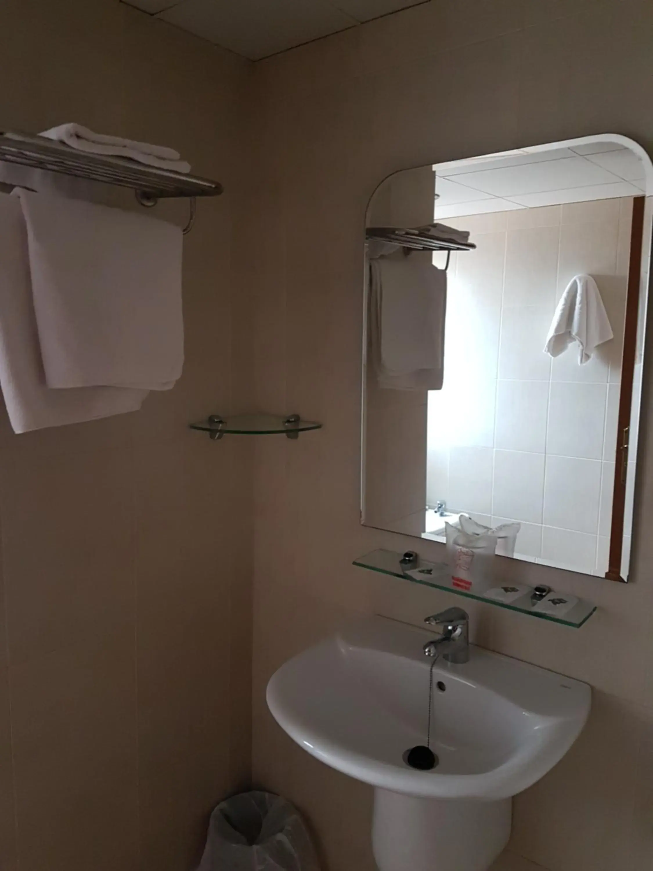 Triple Room in Hostal Mediterraneo Triple Room in Hostal Mediterraneo