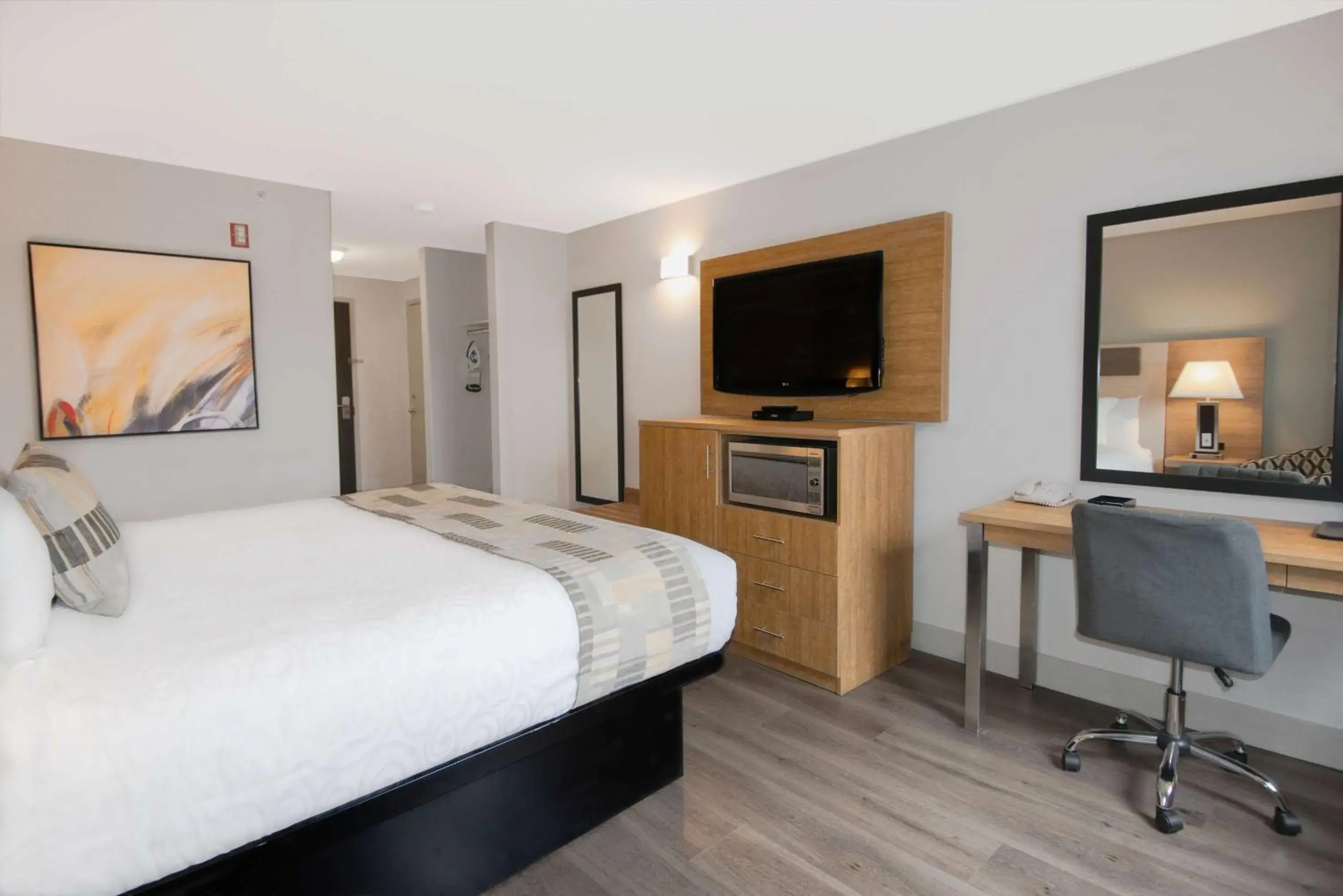 Bedroom, Bed in Coast Abbotsford Hotel & Suites Bedroom, Bed in Coast Abbotsford Hotel & Suites