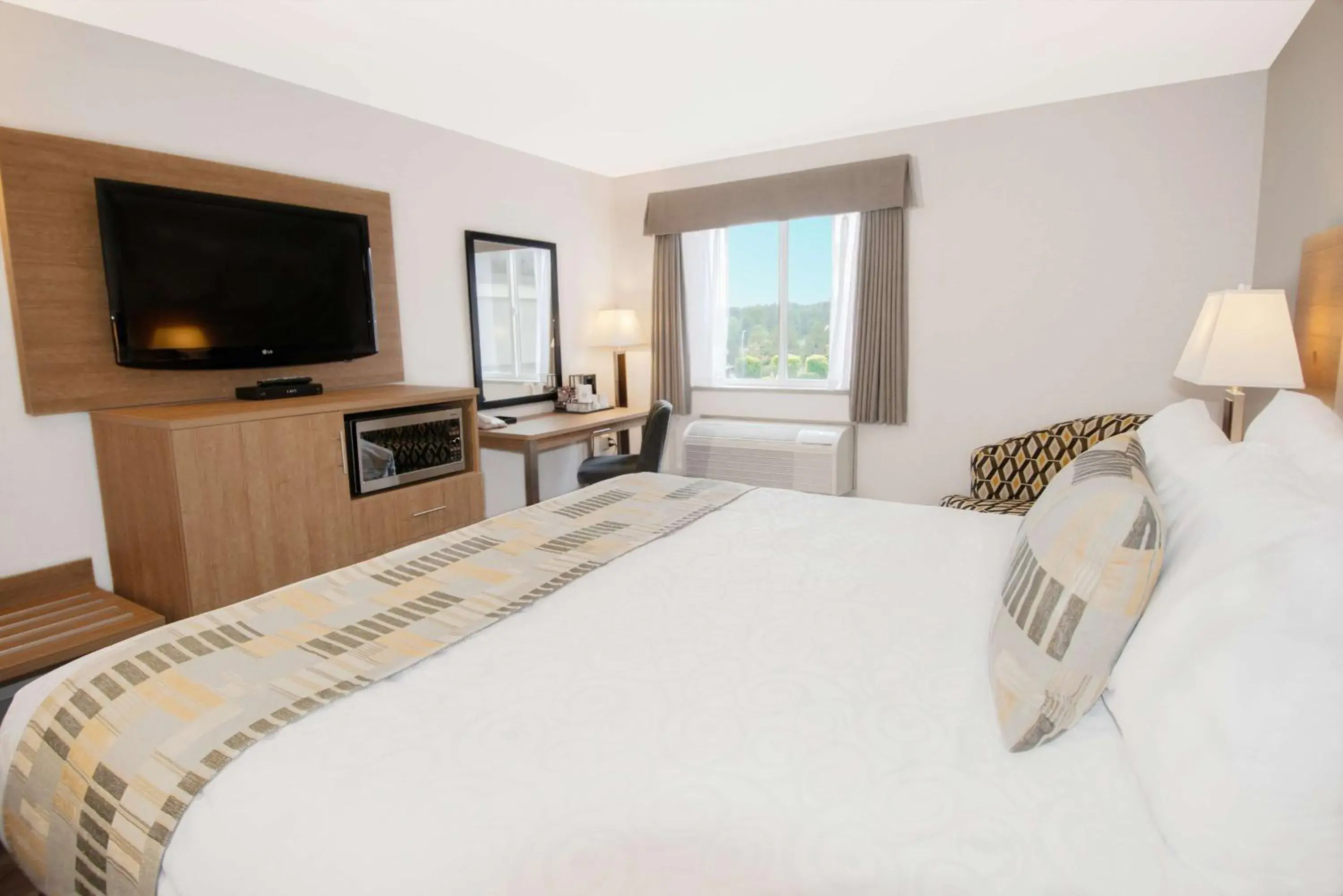 Bedroom, Bed in Coast Abbotsford Hotel & Suites Bedroom, Bed in Coast Abbotsford Hotel & Suites