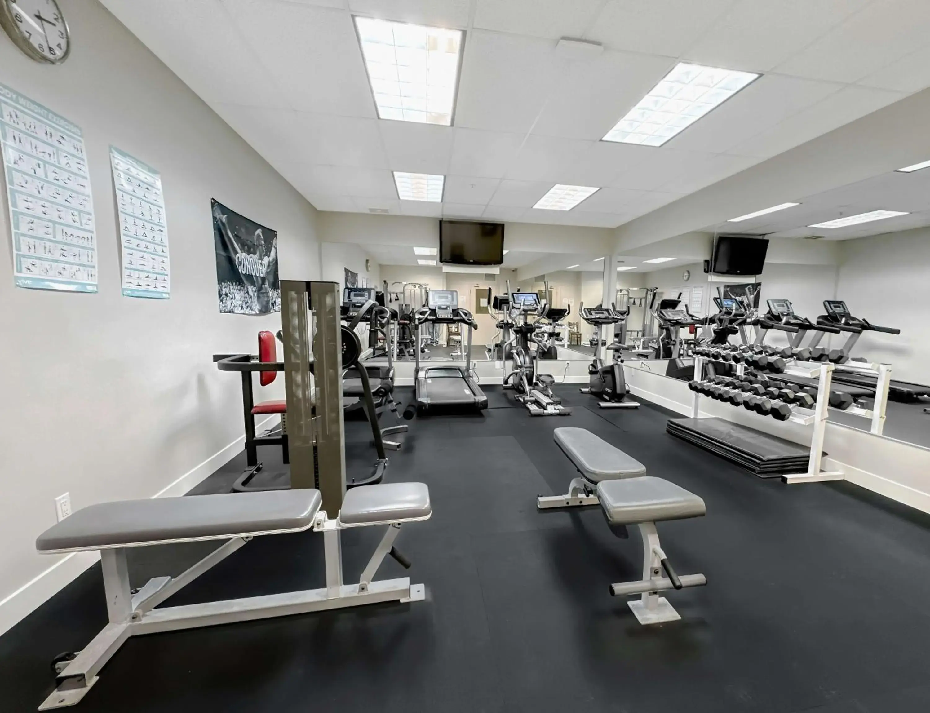 Fitness centre/facilities in Coast Abbotsford Hotel & Suites Fitness centre/facilities in Coast Abbotsford Hotel & Suites