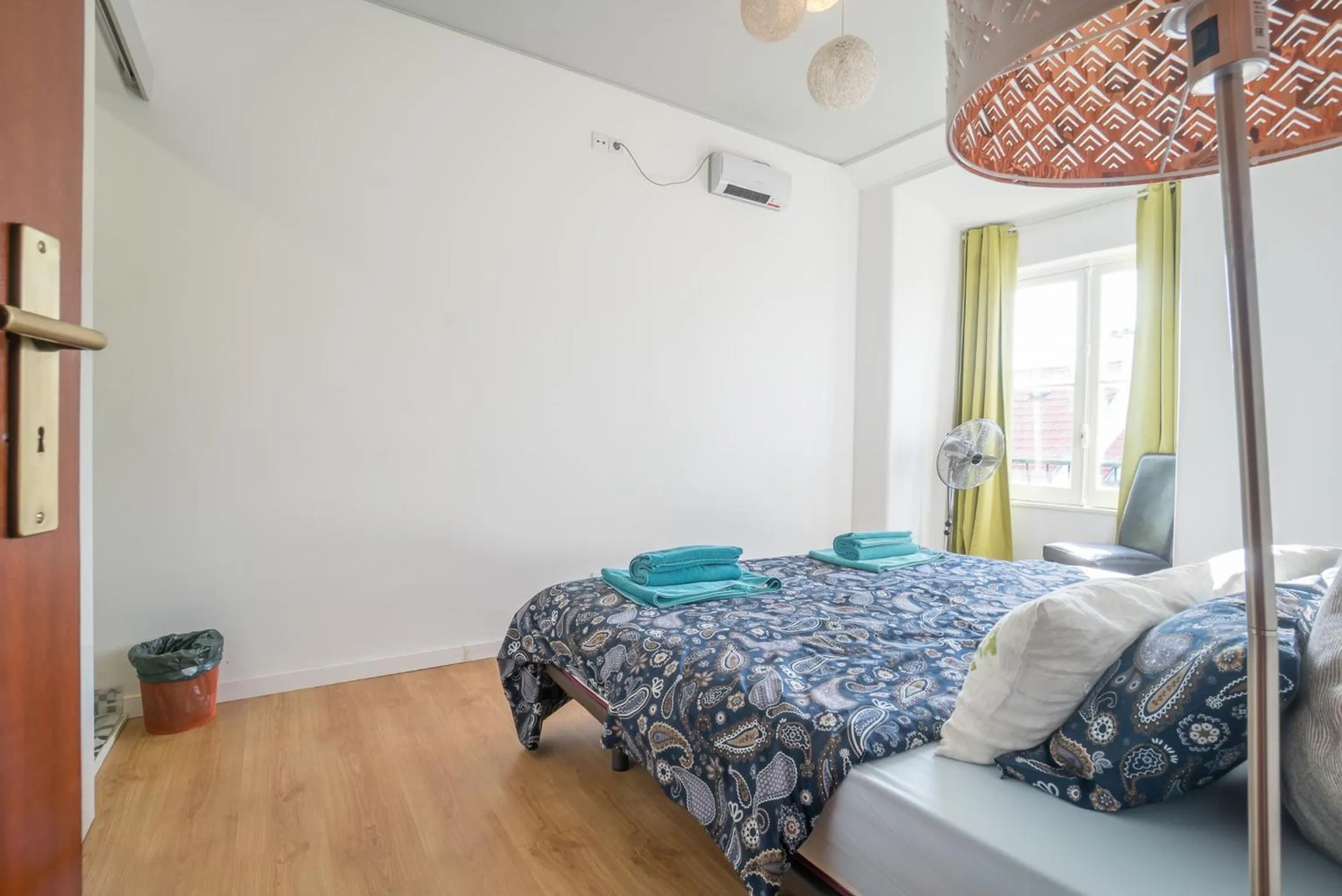 Decorative detail, Bed in Vistas de Lisboa Hostel