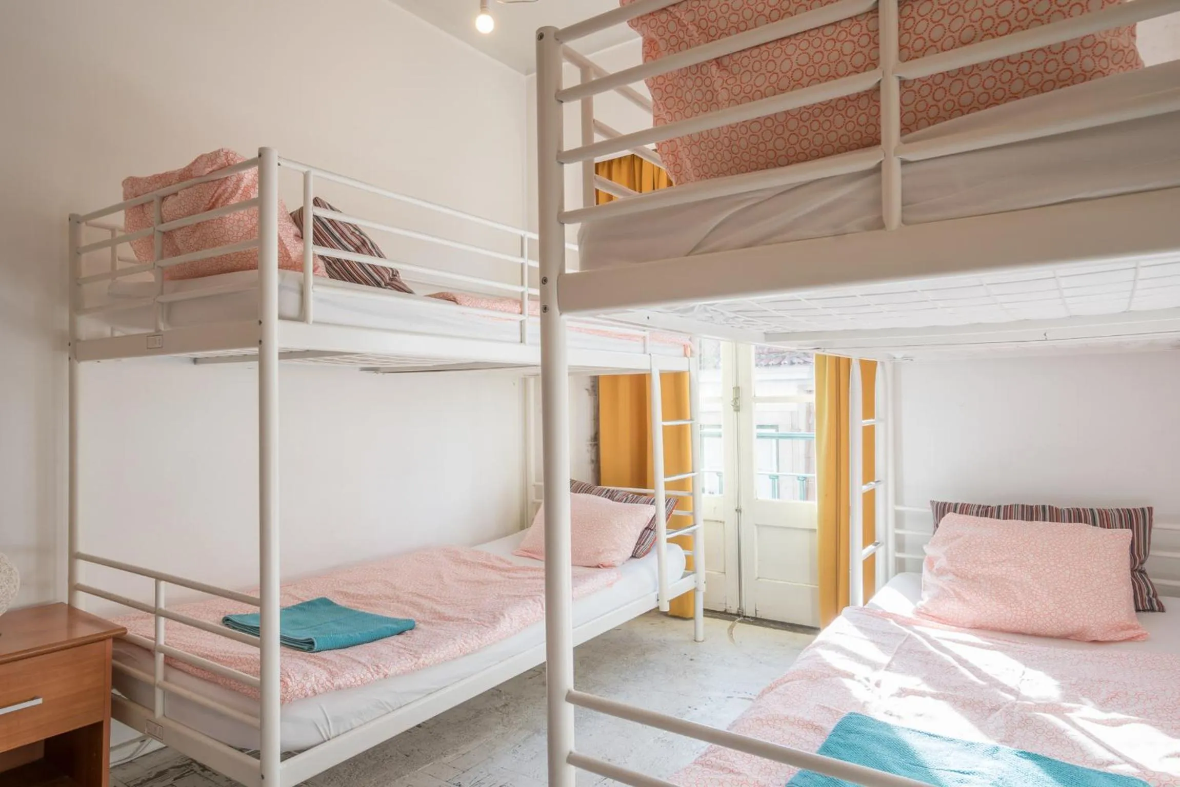 bunk bed, Bed in Vistas de Lisboa Hostel
