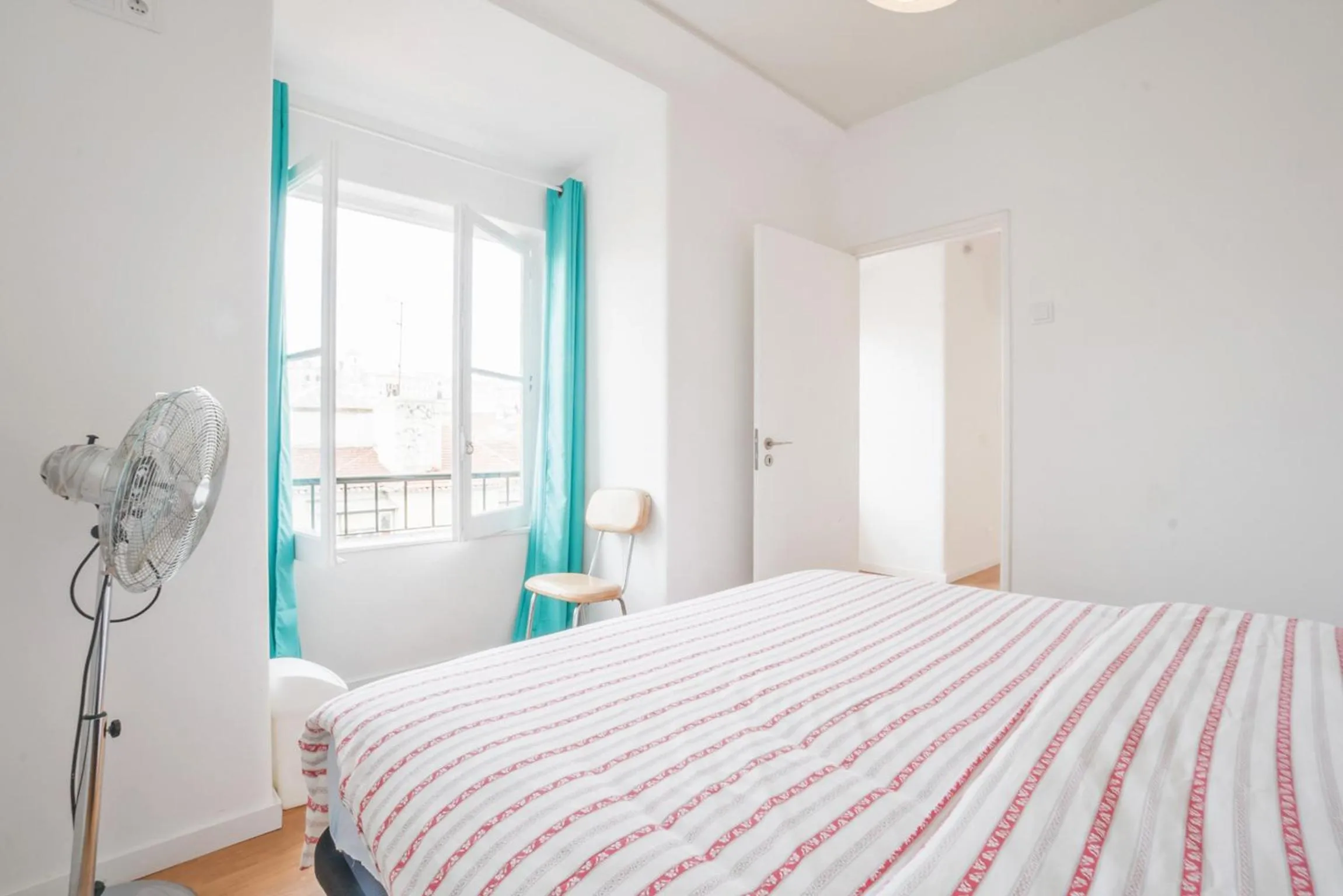 Photo of the whole room, Bed in Vistas de Lisboa Hostel