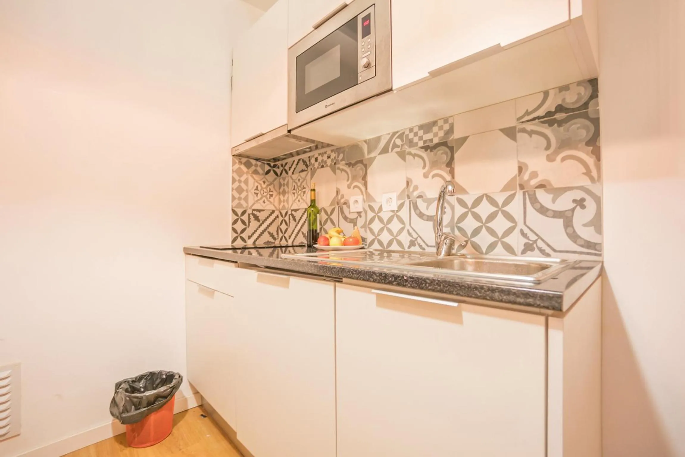 Kitchen or kitchenette in Vistas de Lisboa Hostel