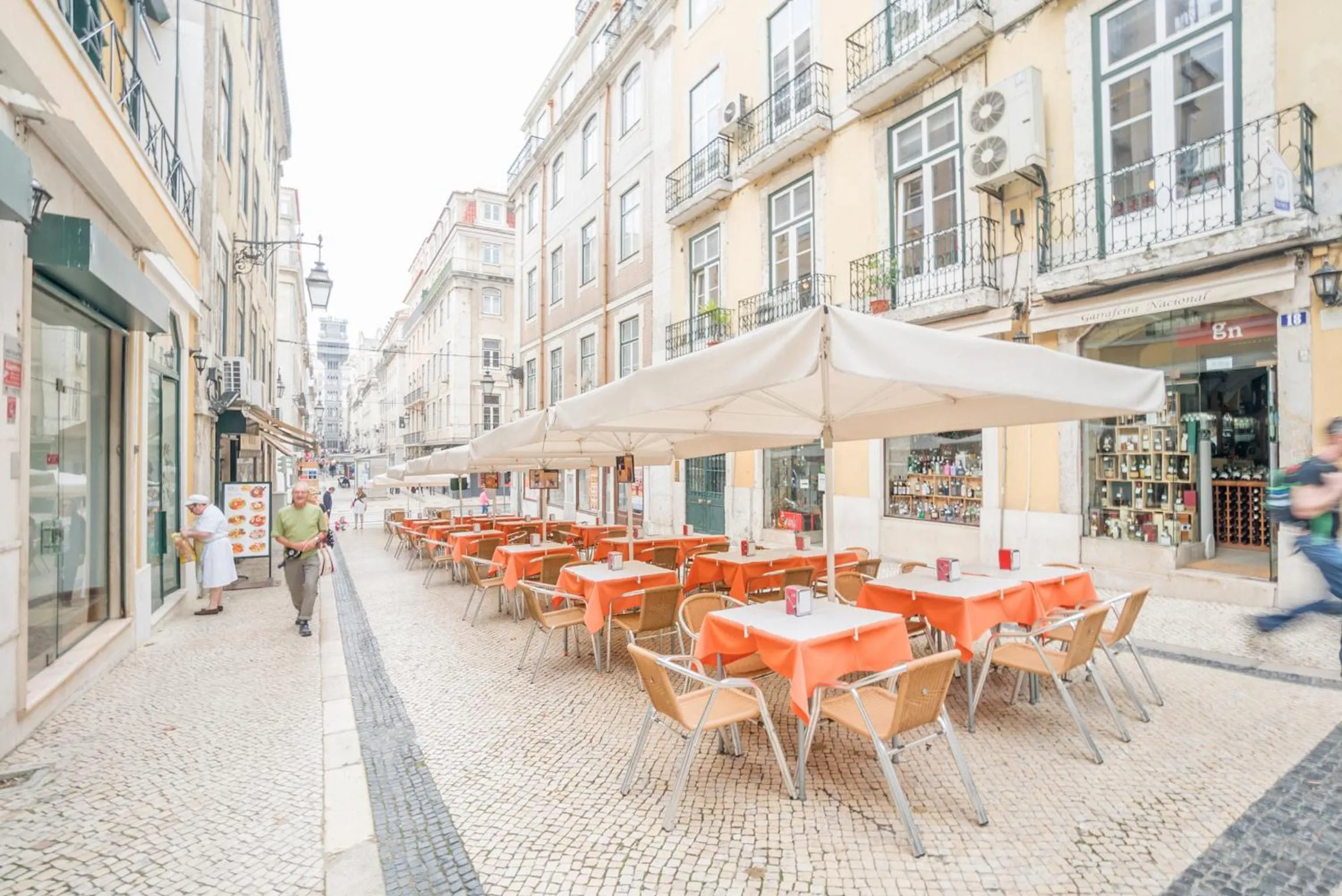 Restaurant/places to eat in Vistas de Lisboa Hostel