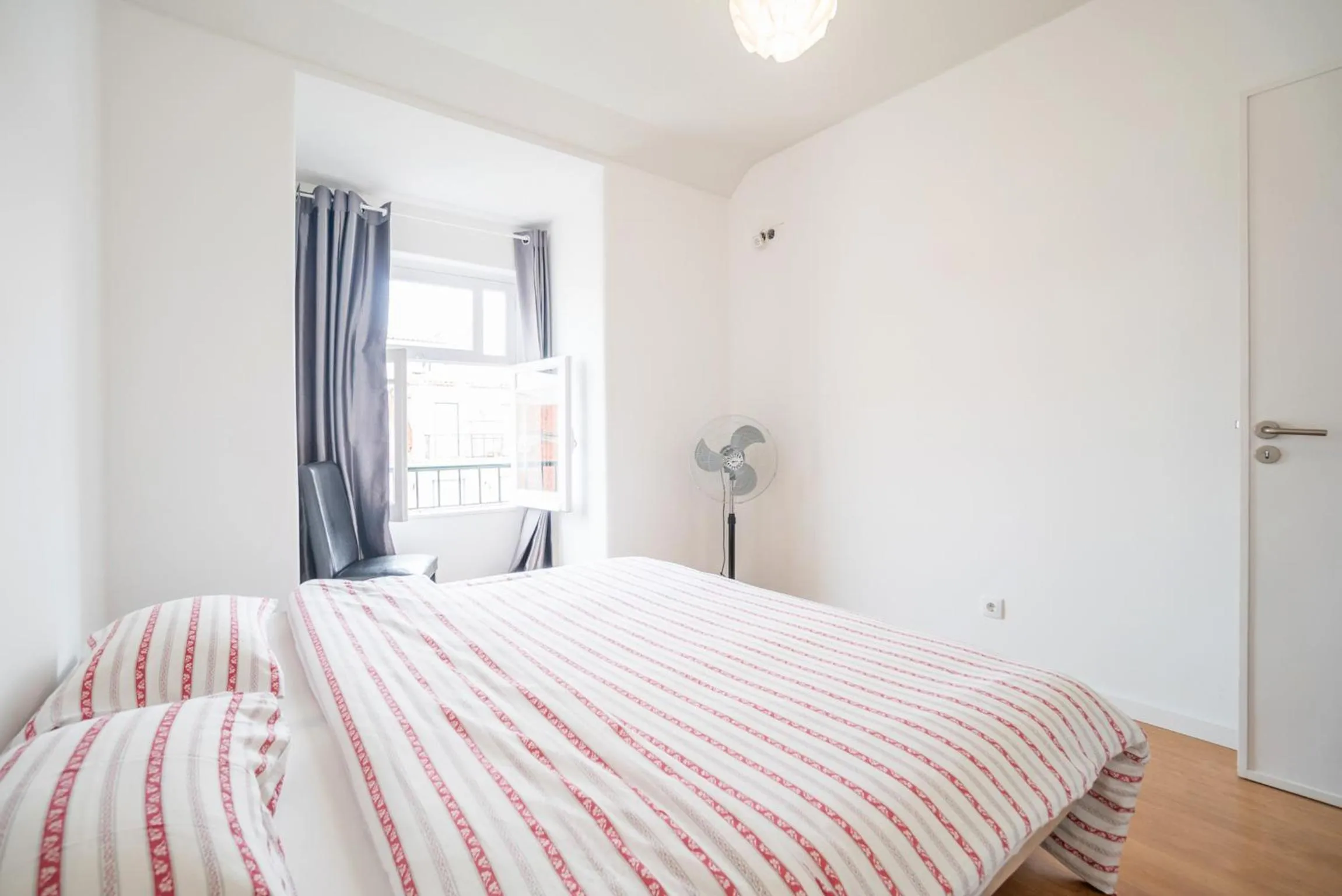 Photo of the whole room, Bed in Vistas de Lisboa Hostel