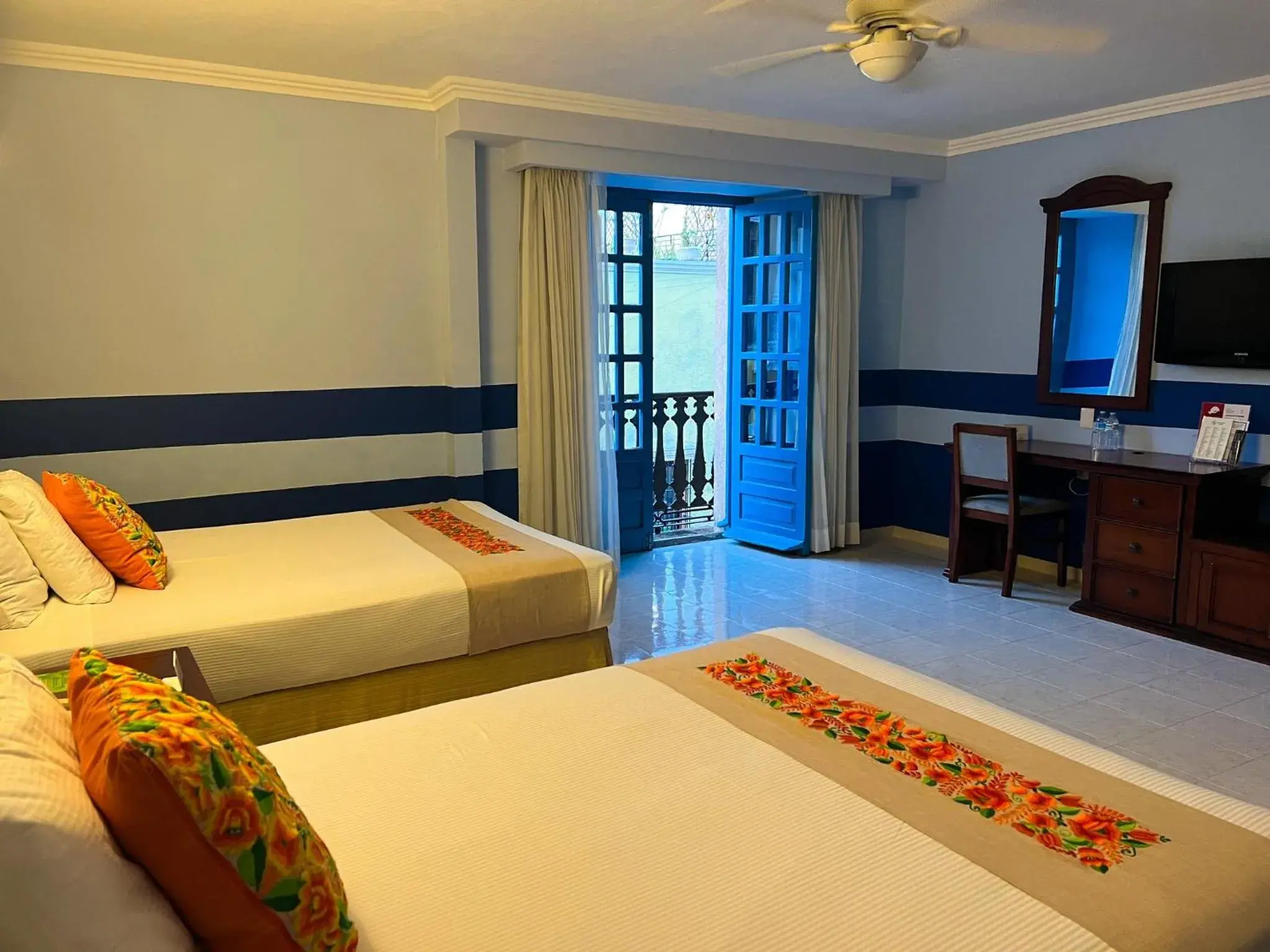 Standard Twin Room in Hotel Plaza Colonial Standard Twin Room in Hotel Plaza Colonial