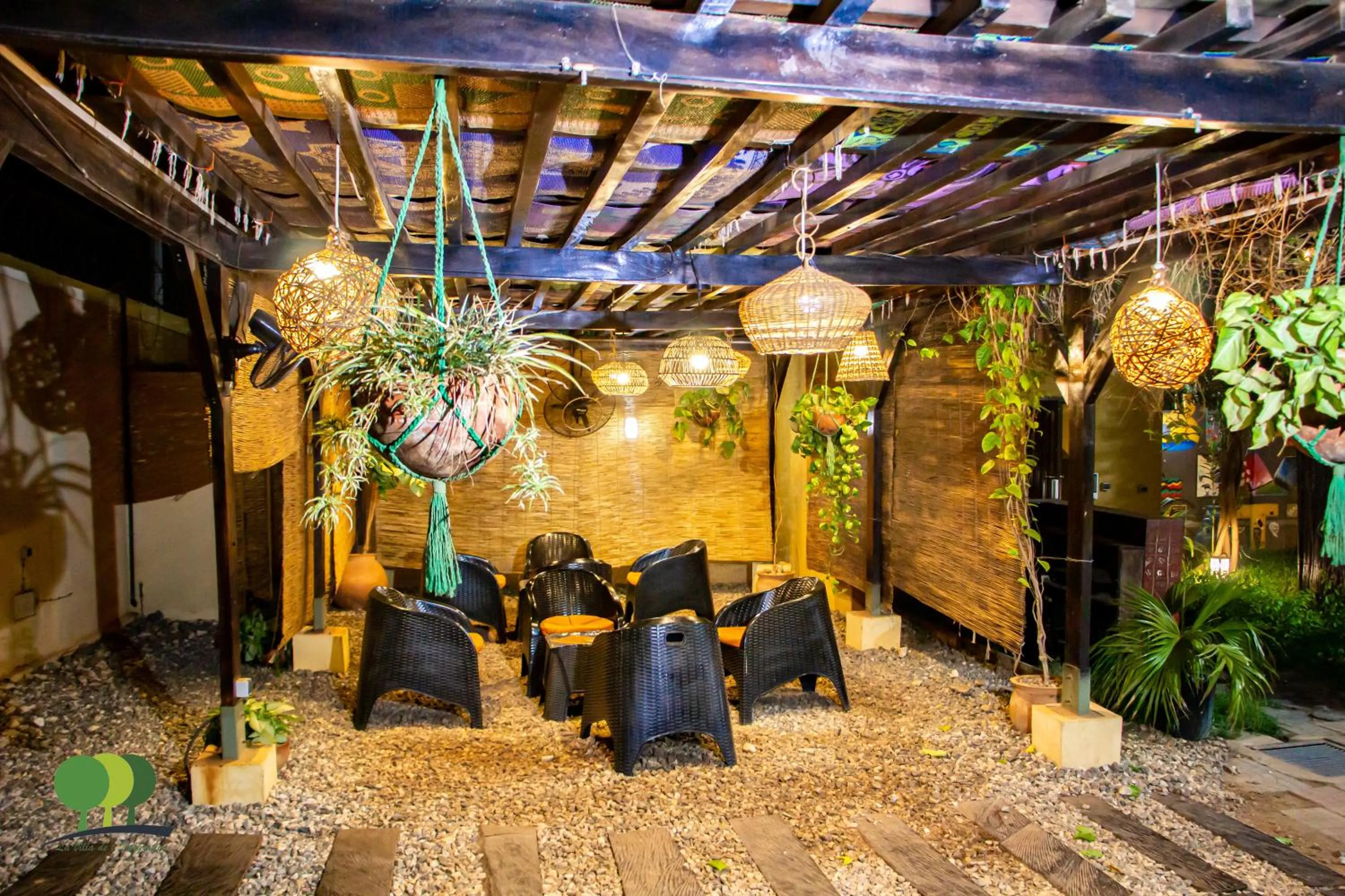 Restaurant/places to eat in VILLA DE L'INTEGRATION