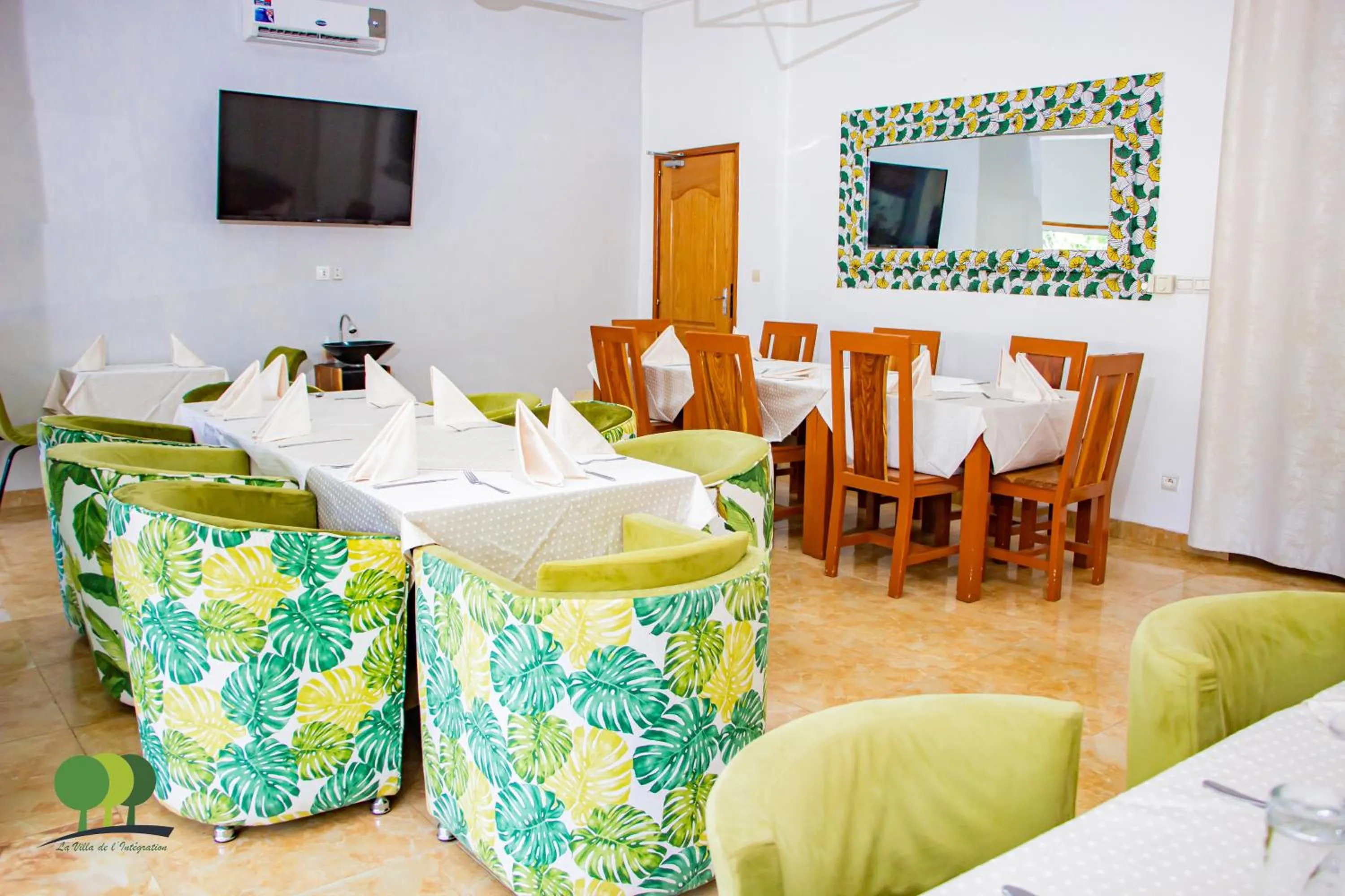Restaurant/places to eat in VILLA DE L'INTEGRATION