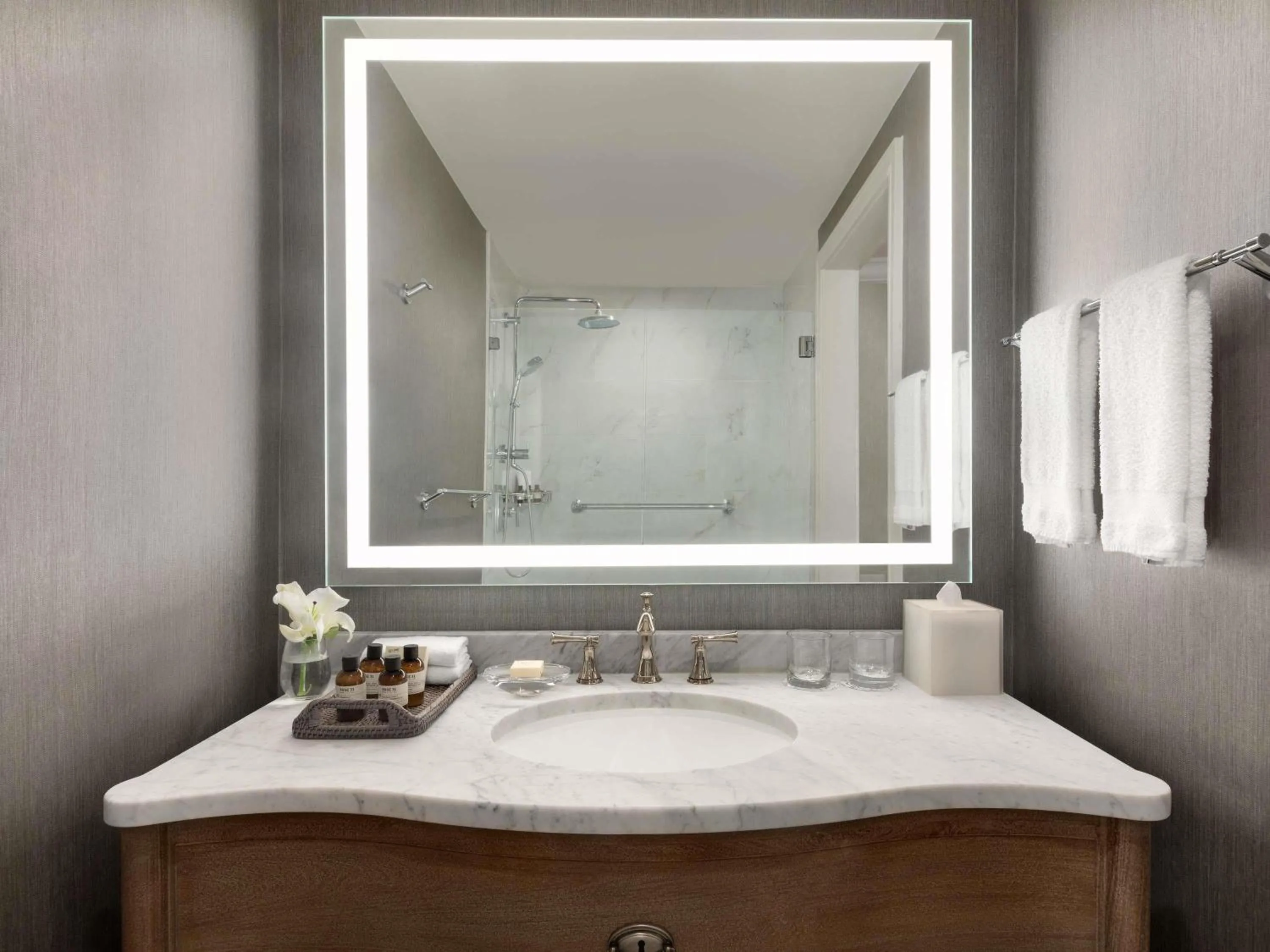 Bedroom in Fairmont Dallas