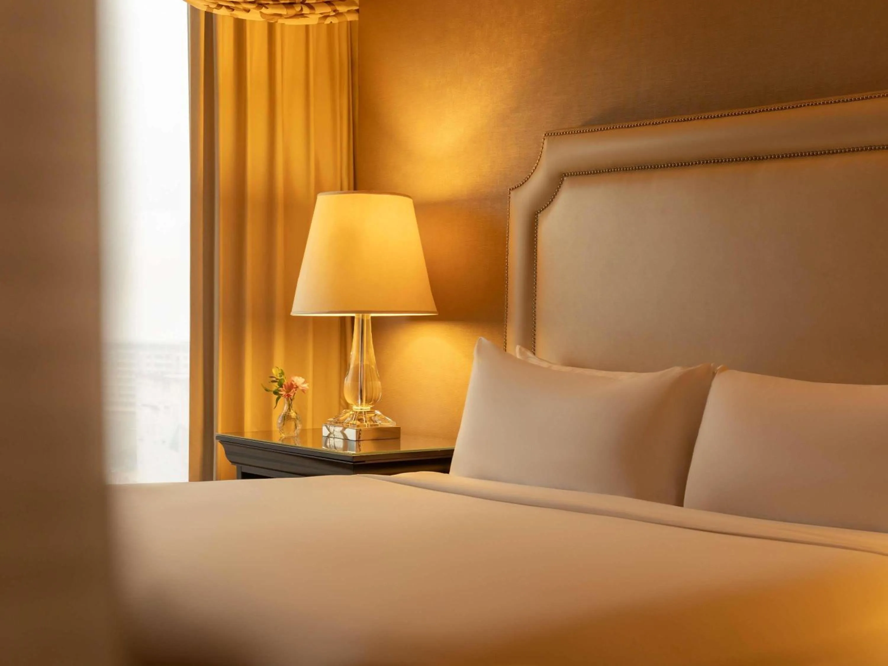 Bedroom, Bed in Fairmont Dallas